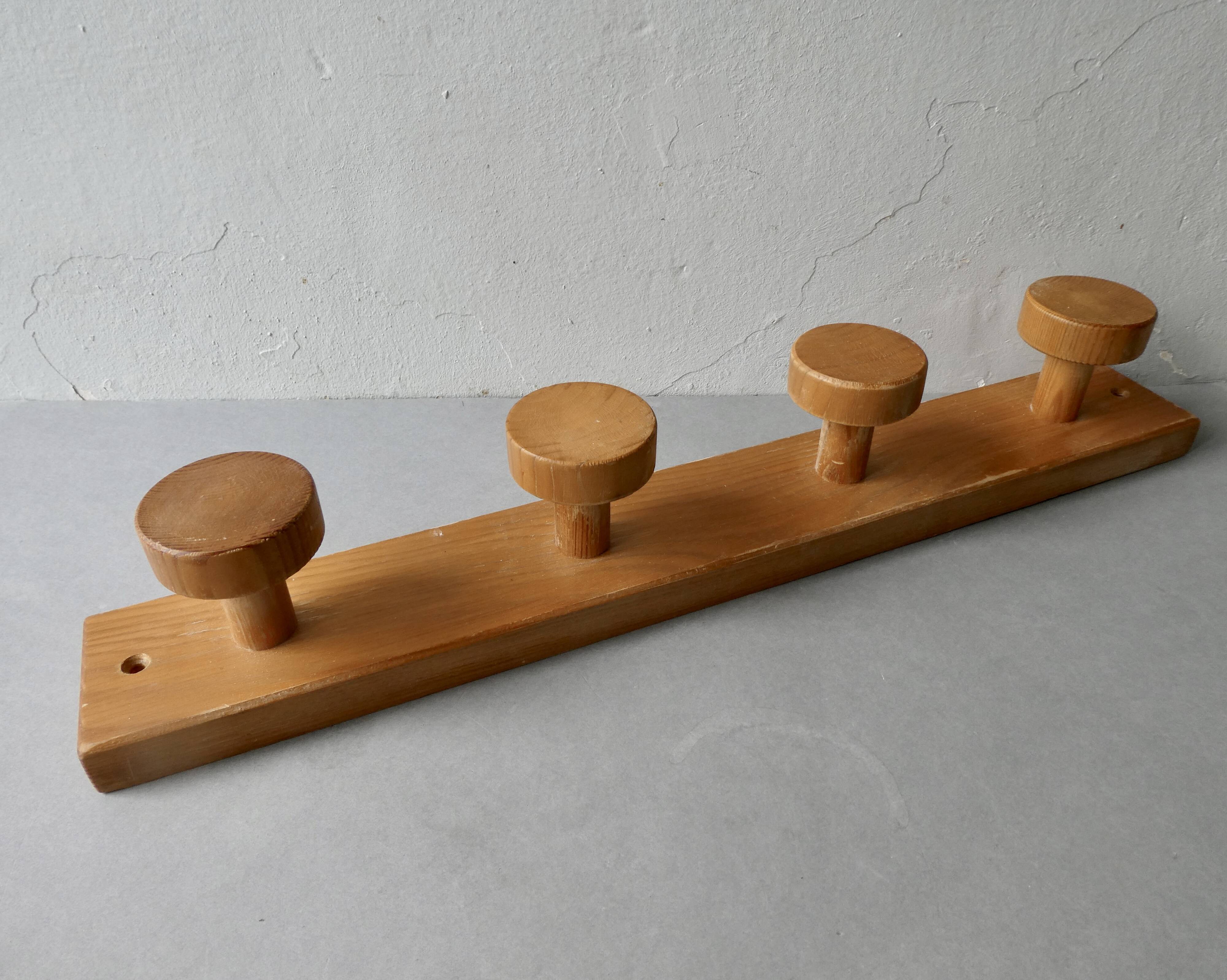 Solid pine wall-mounted coat rack with 4 hooks