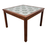 Table en teck avec céramiques, Danemark, années 1960.