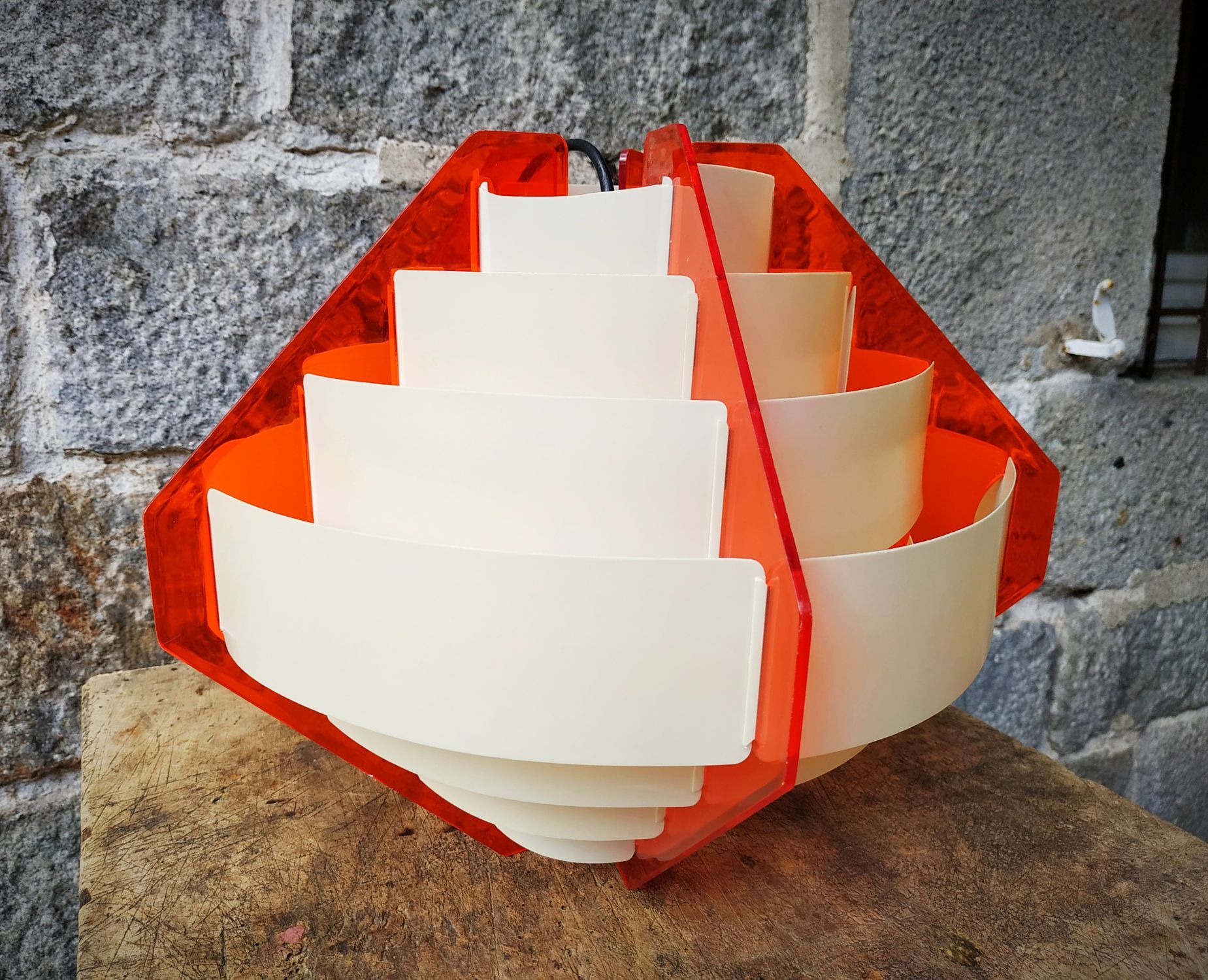 Vintage geometric suspension