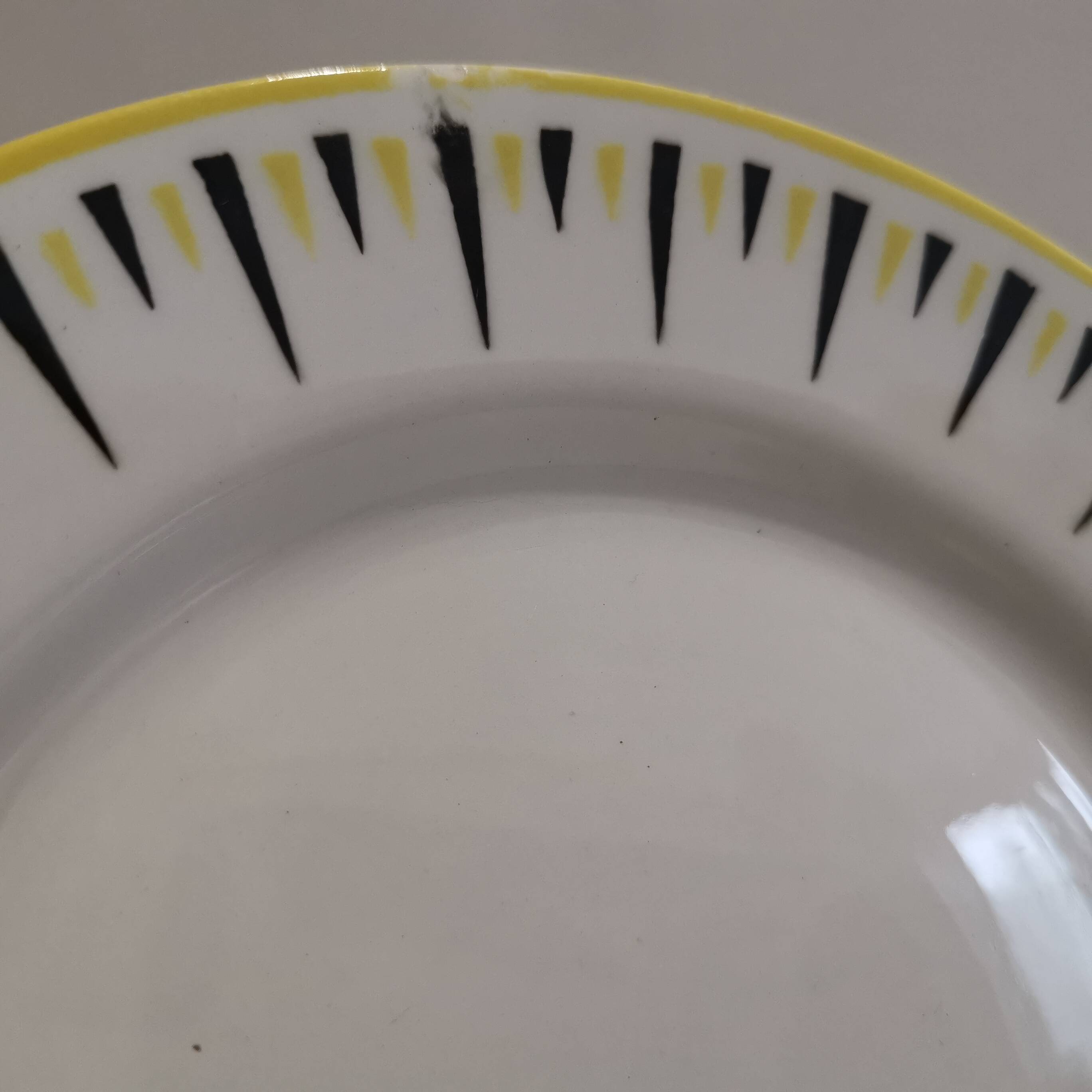 6 dessert plates from the 50s in yellow & black Badonviller earthenware