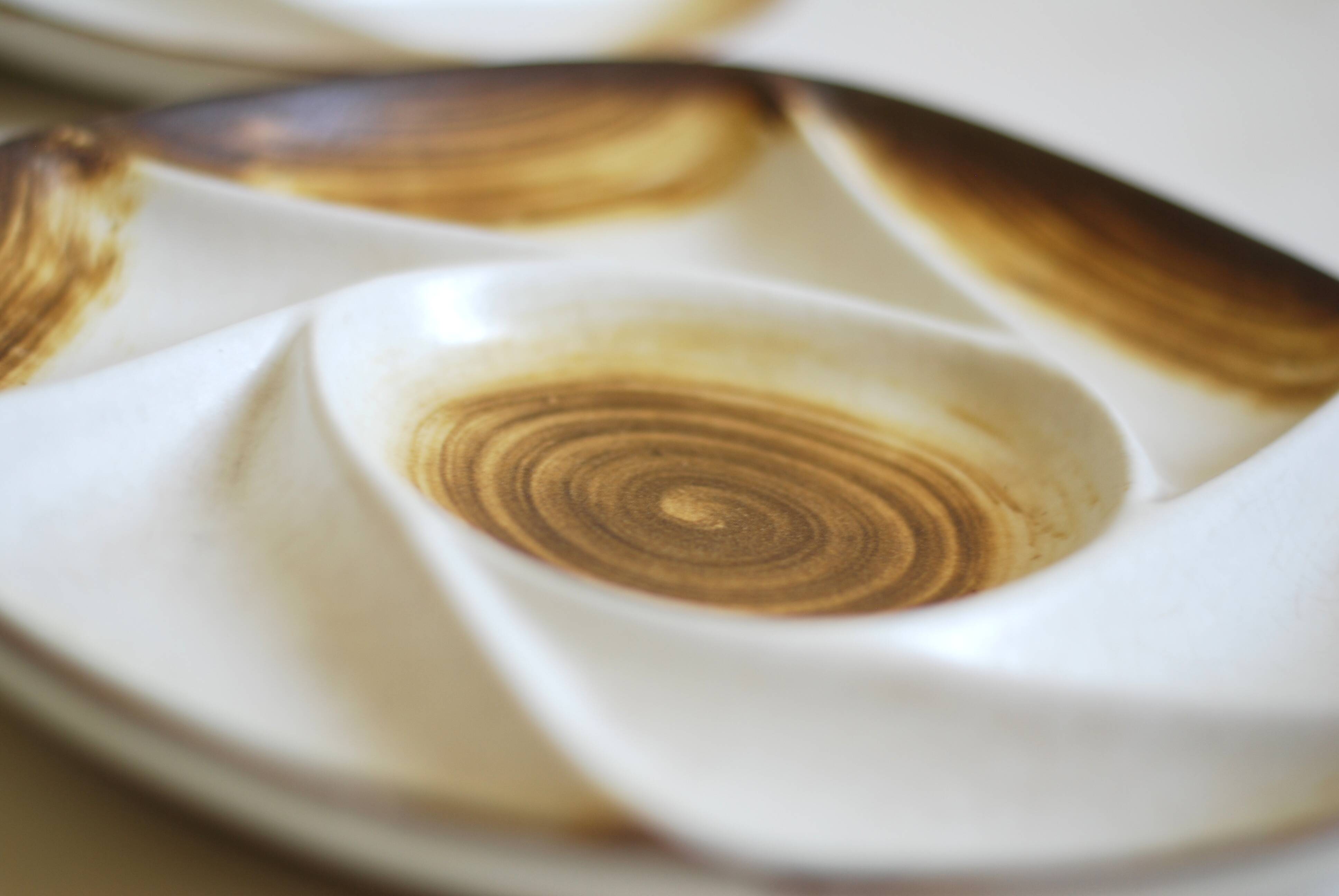 Divided plates in vintage French hand-painted stoneware "Longchamp"