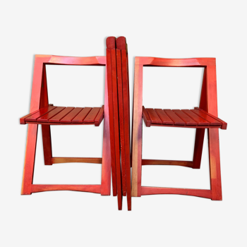 4 chaises rouges