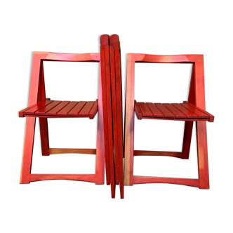 4 chaises rouges