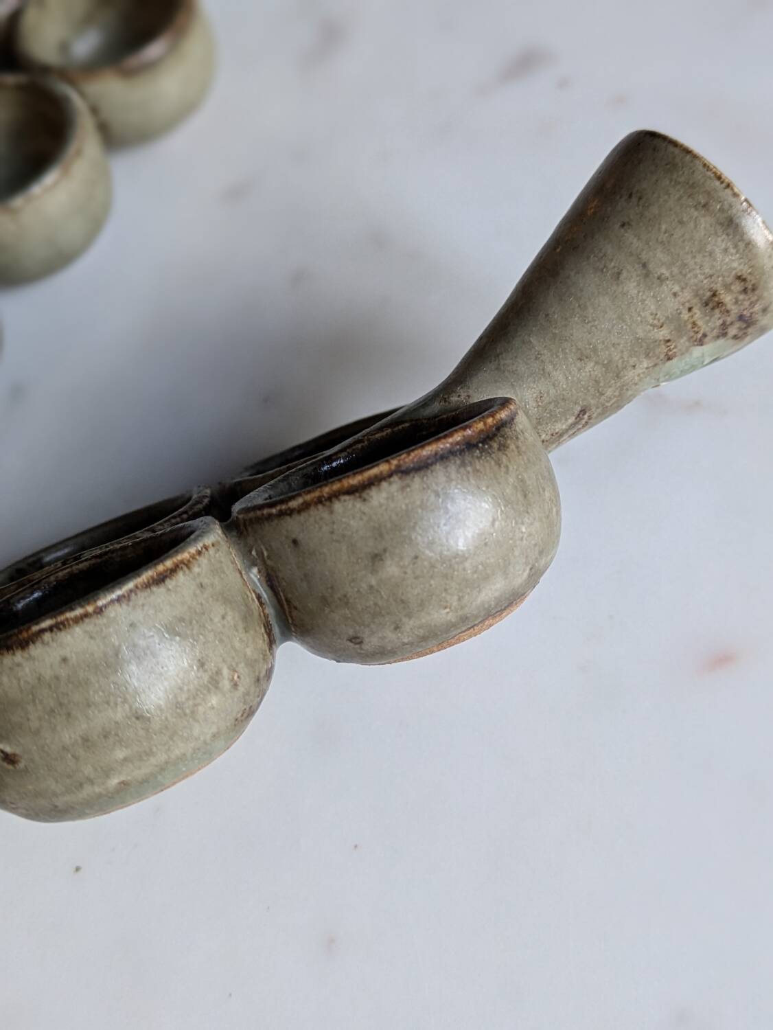 Buralist earthenware cauldrons.