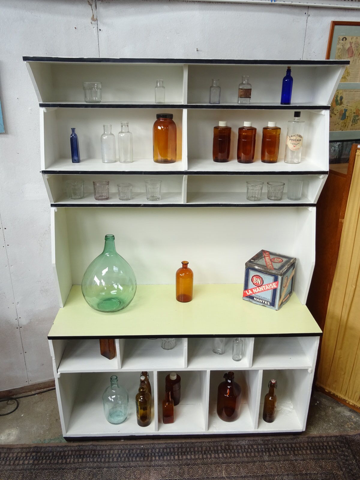 Grocery shelf counter