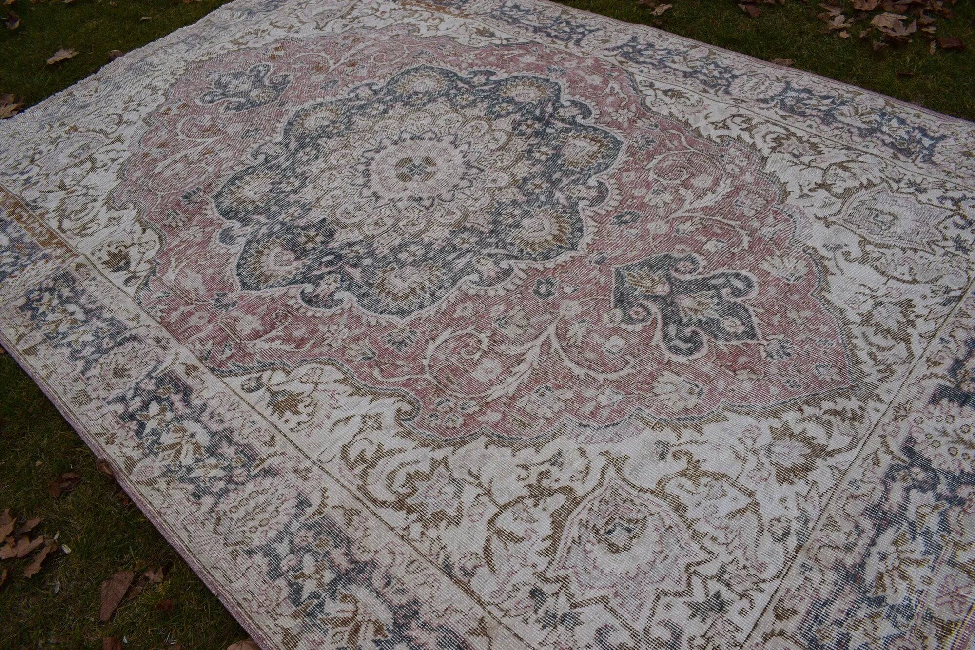 Vintage Turkish Oushak rug 210x320 cm