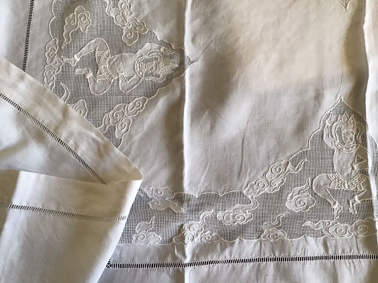 Japanese coat of white linen yarn
