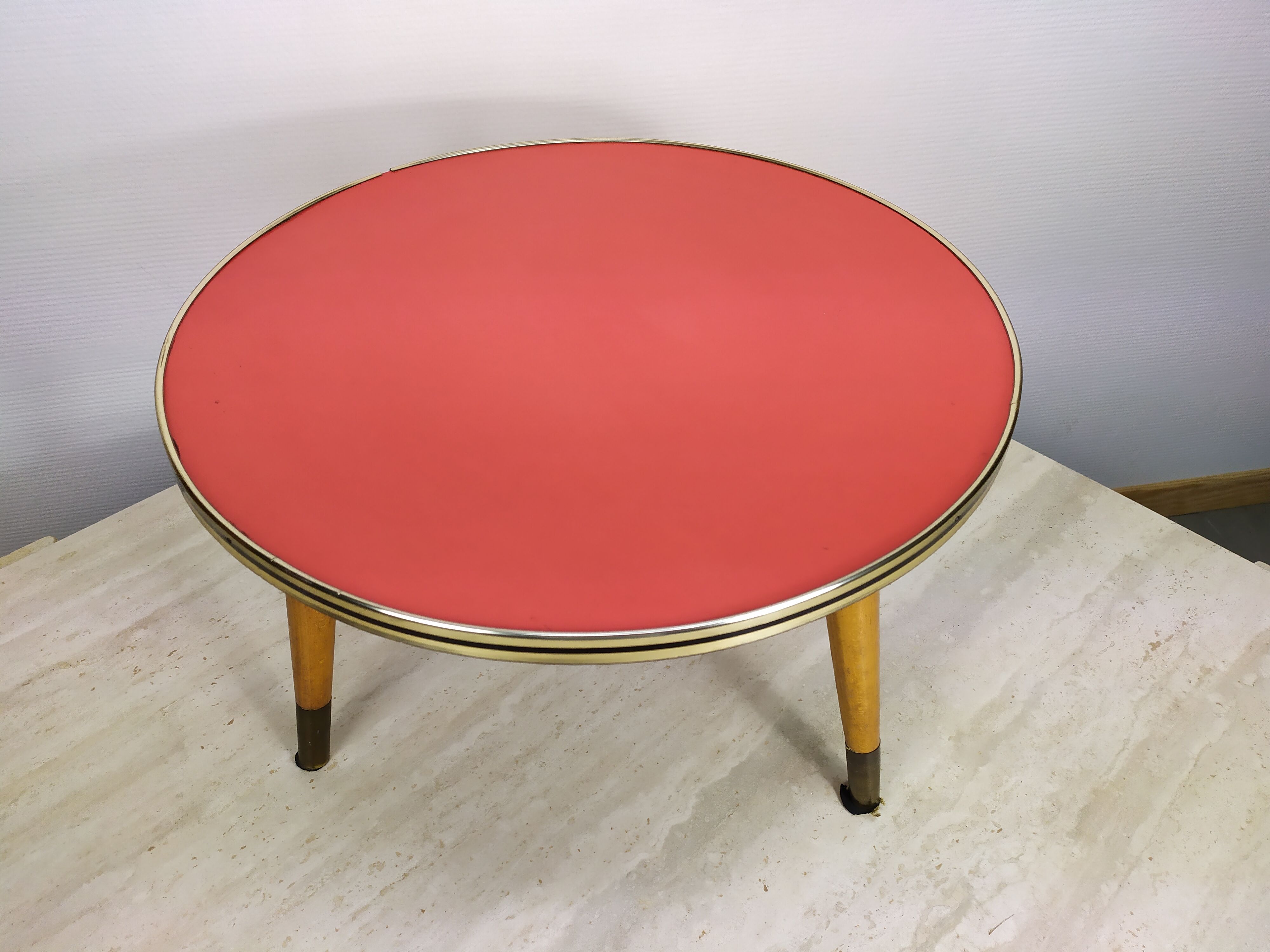 Guerdon small round coffee table red vintage tripod door plant formica