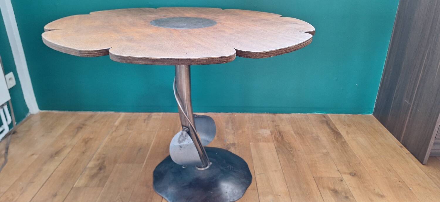 Round table with flowers