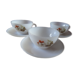 Set of 3 arcopal cups with saucers