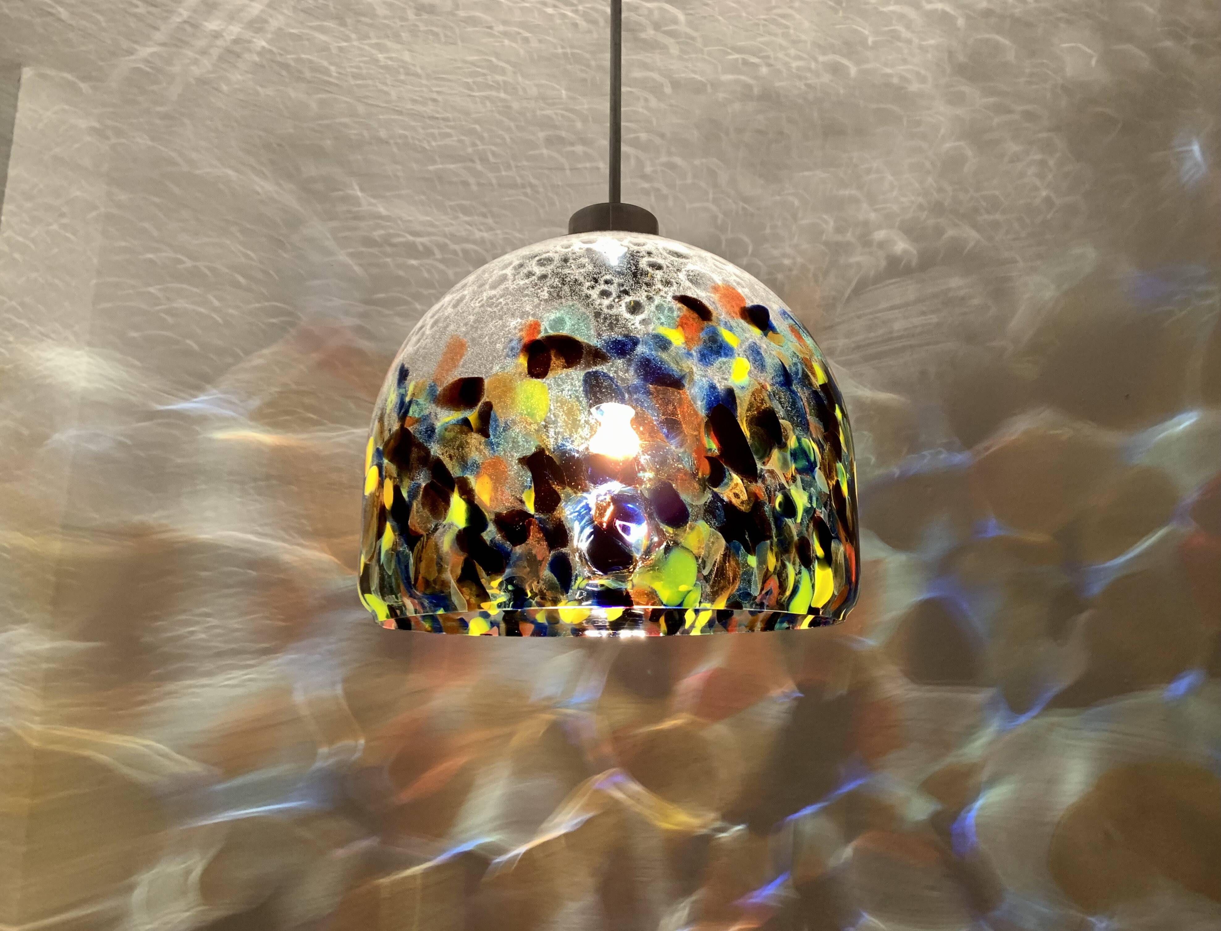 Grande suspension en verre de Murano coloré