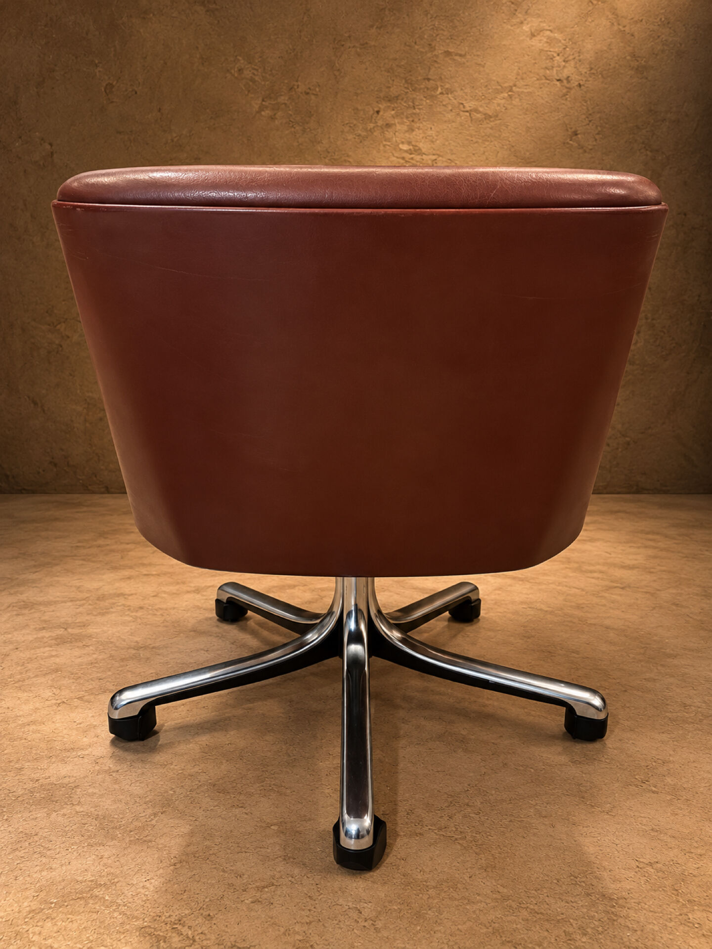 Nomadic leather armchair P128 Osvaldo Borsani