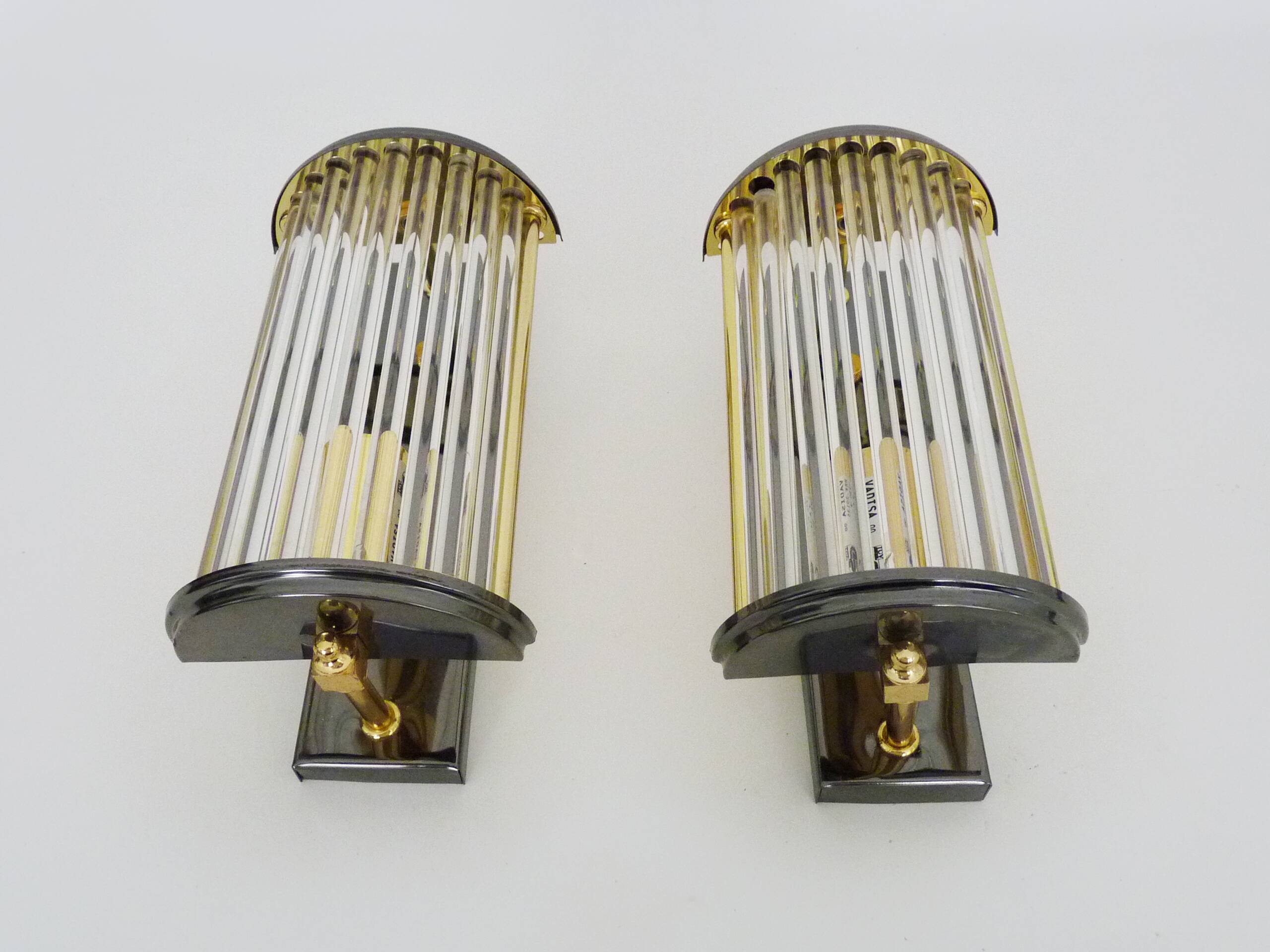 Pair of Art Deco style wall lights, brass, metal and glass GS model Vadisa. 1970s