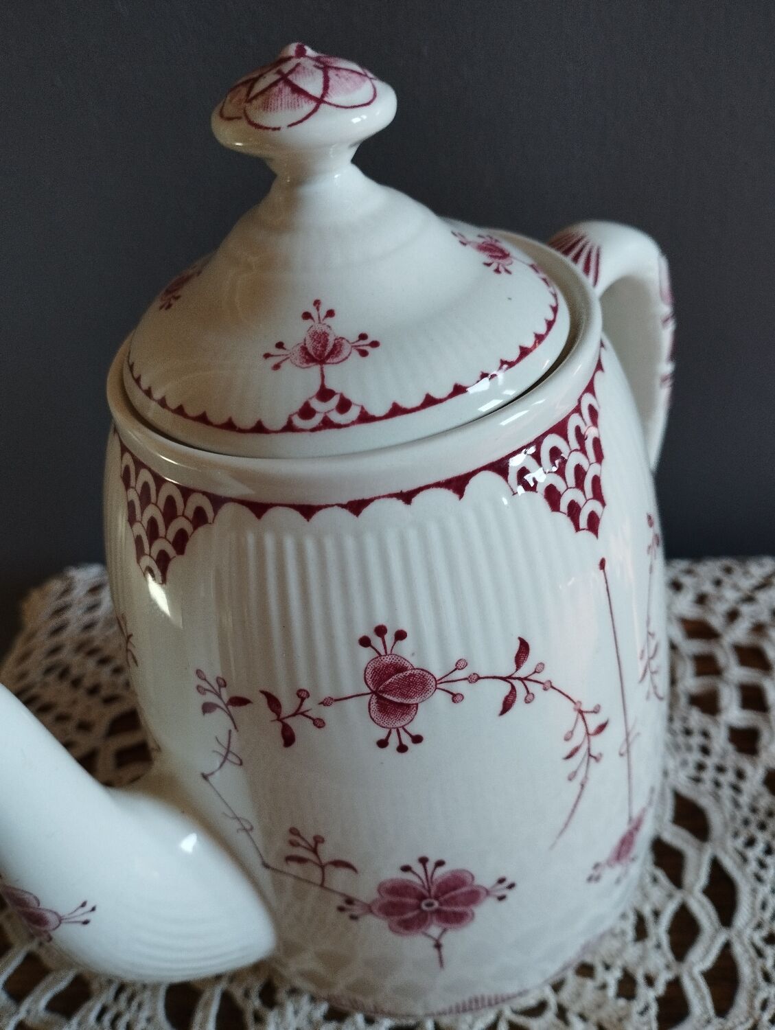 White teapot with rose pattern, Erica model by Franciscan, England