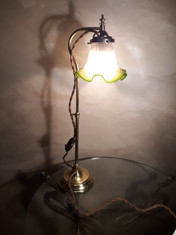 Lampe reglable laiton style art déco en laiton et tulipe vert en verre moulé 1920, h55xl17