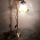 Lampe reglable laiton style art déco en laiton et tulipe vert en verre moulé 1920, h55xl17
