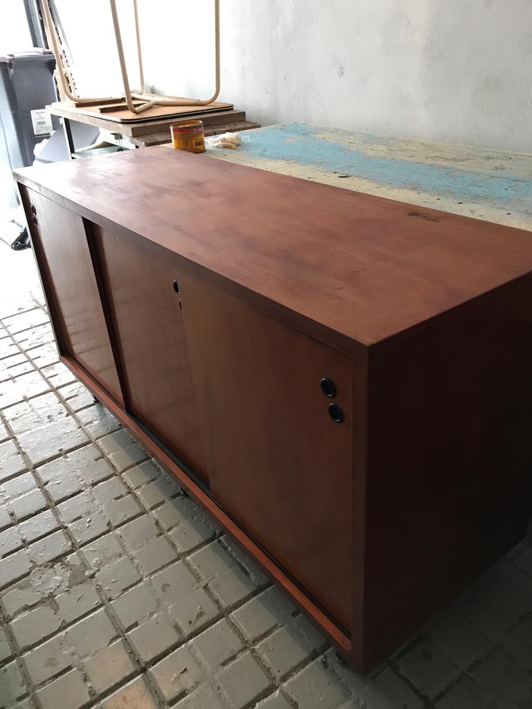 Sliding-door sideboard