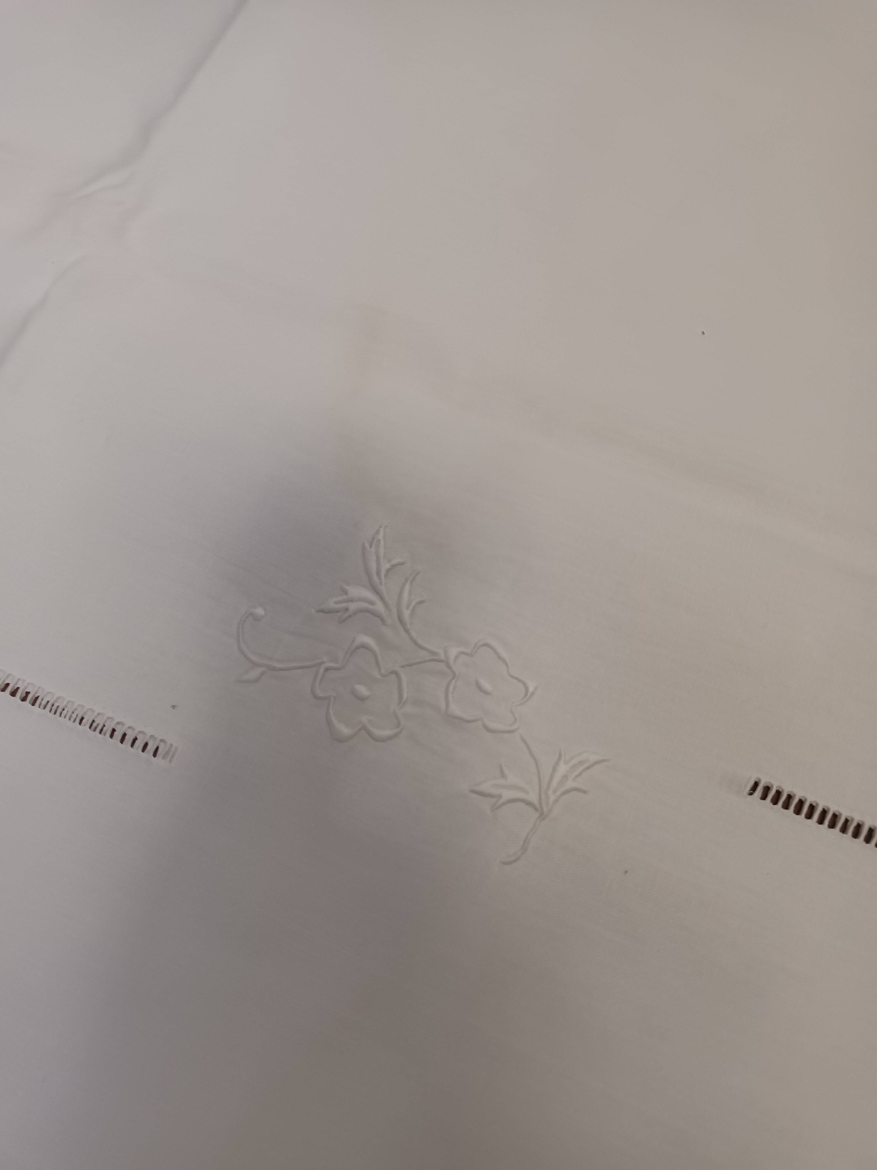 Tablecloth and 6 napkins