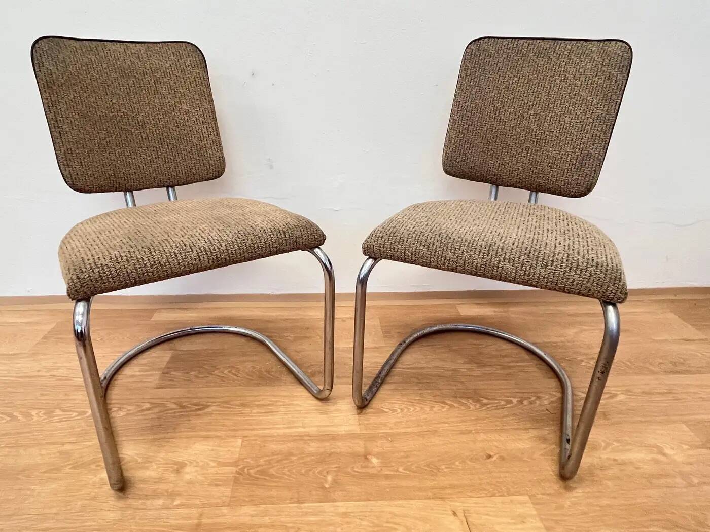 Quatre chaises Bauhaus en acier tubulaire chromé, conçues par Fritz August Breuhaus/Thonet - 1930