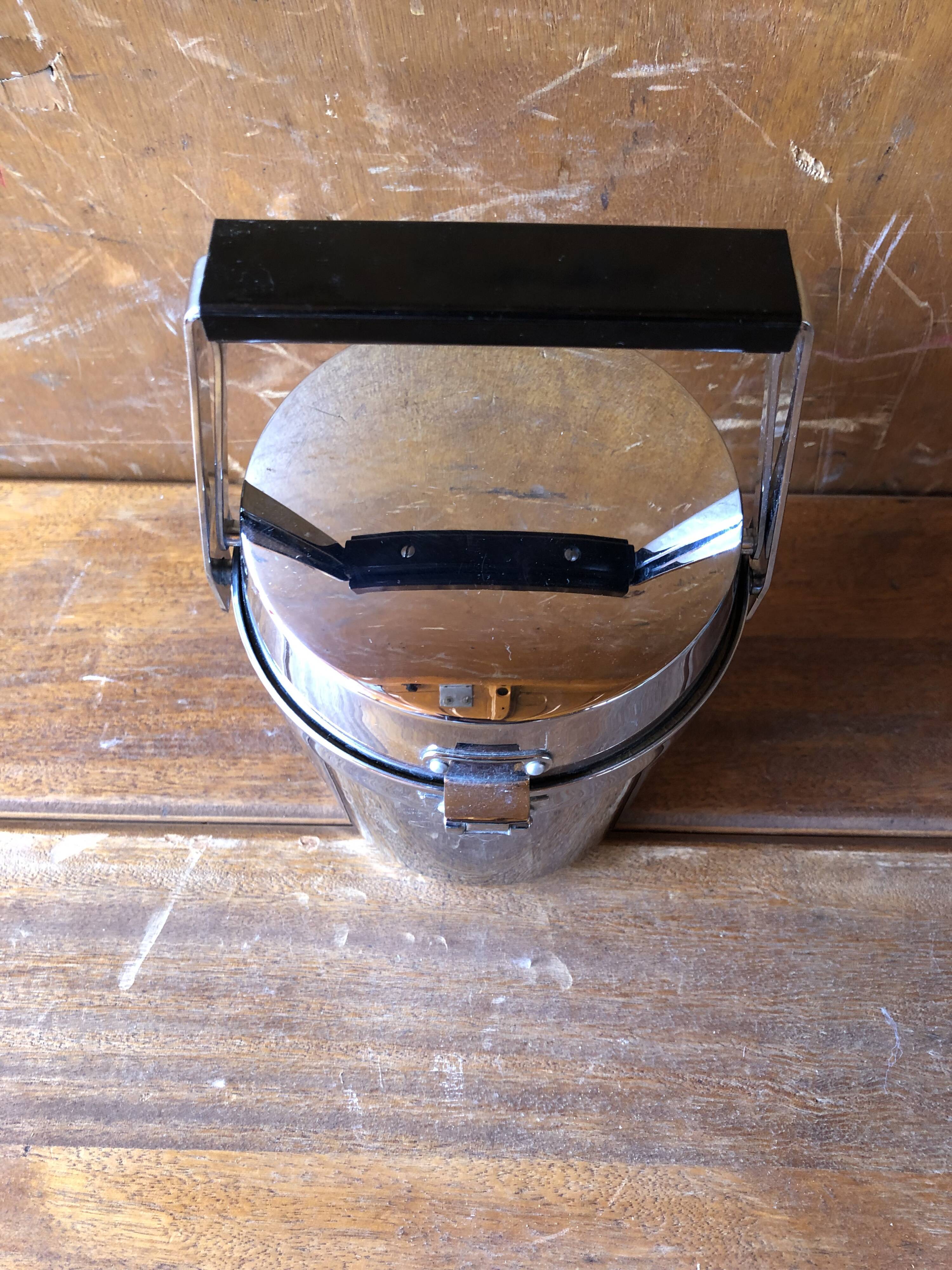 Old seau with glacons elfi with cove & chrome metal clamp