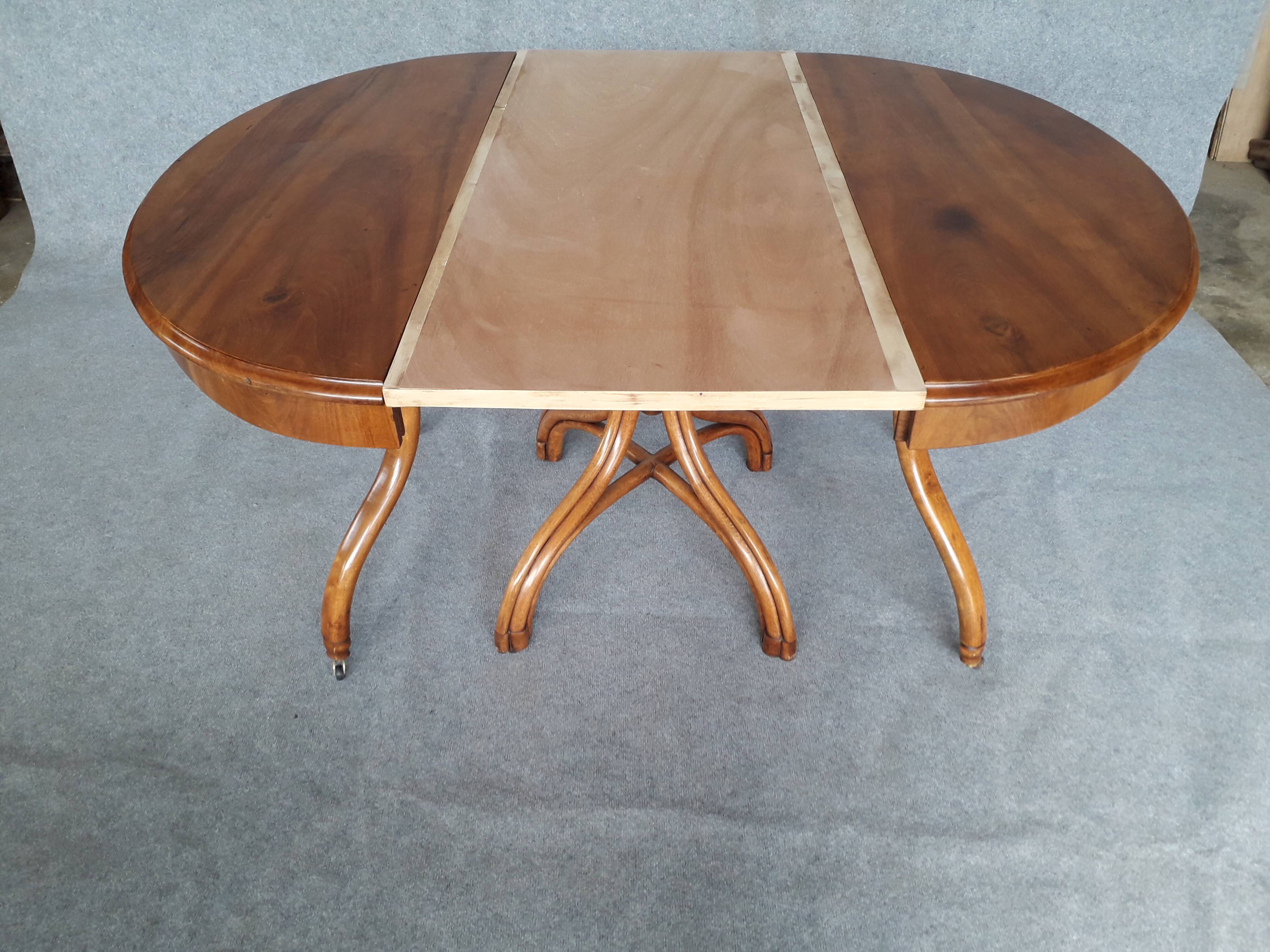 Extending table with vintage bentwood base from the end of the 19th century
