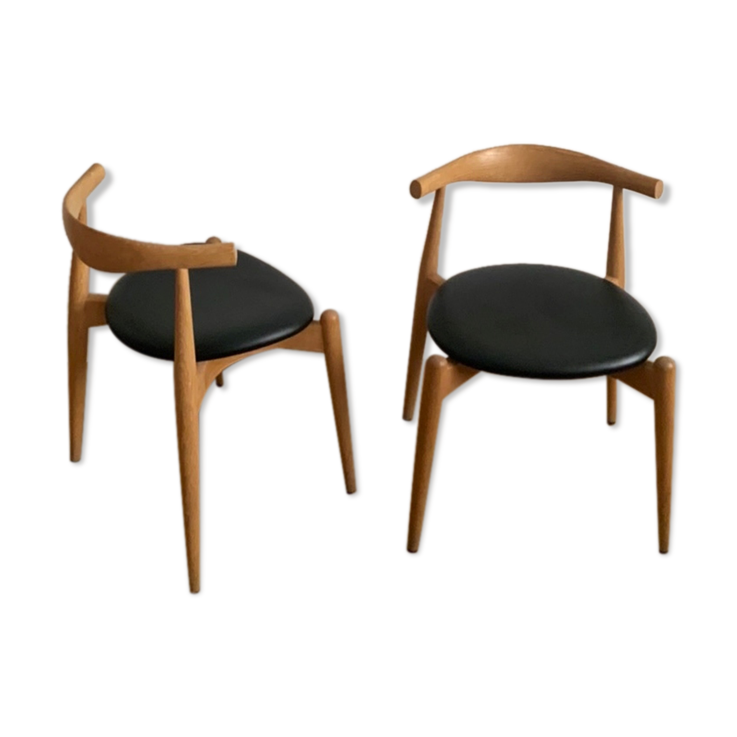 Chair model The Elbow CH20, designed by HansJ. Wegner for Carl Hansen & Son. Denmark 1956