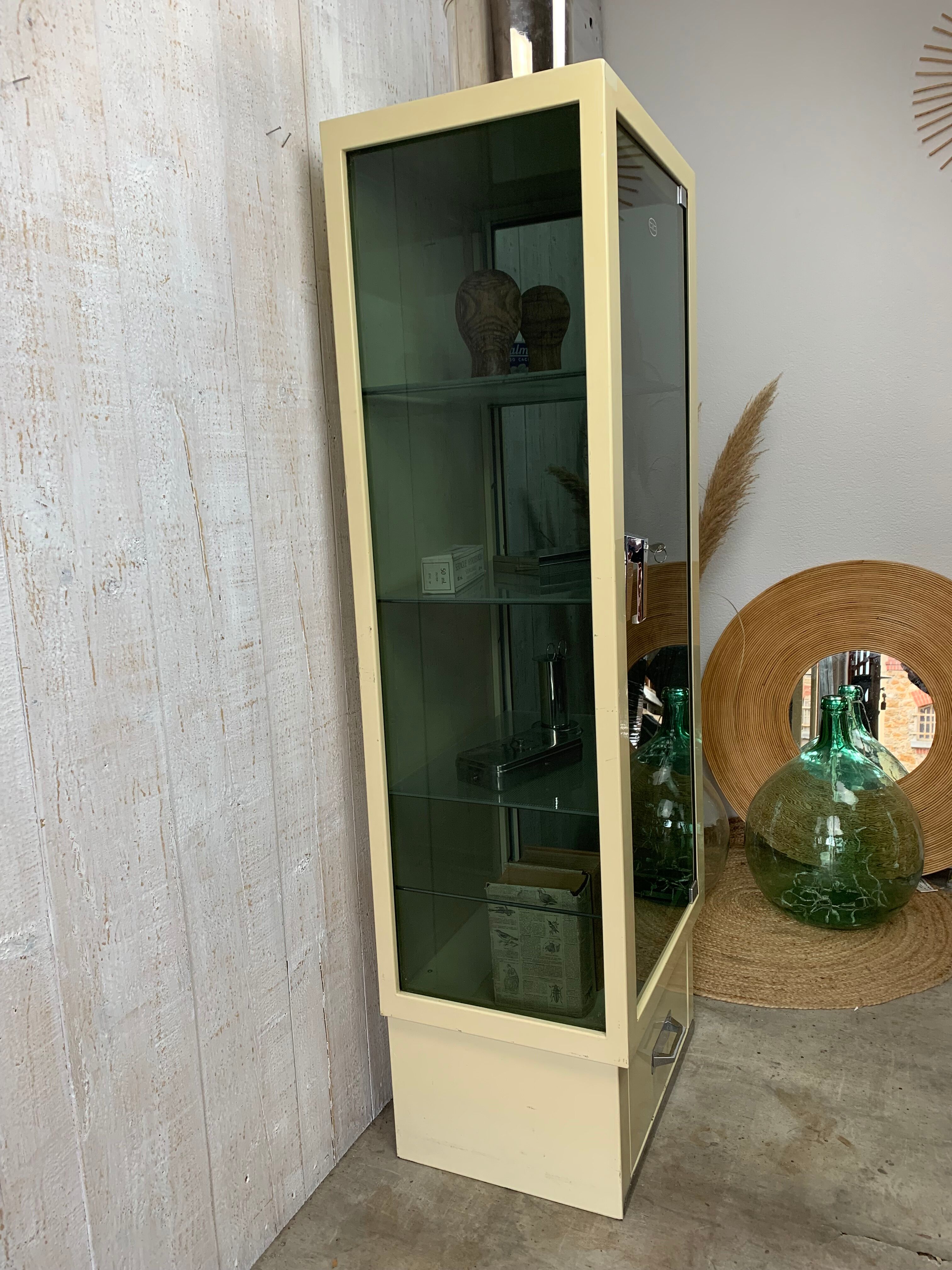 Vintage infirmary showcase