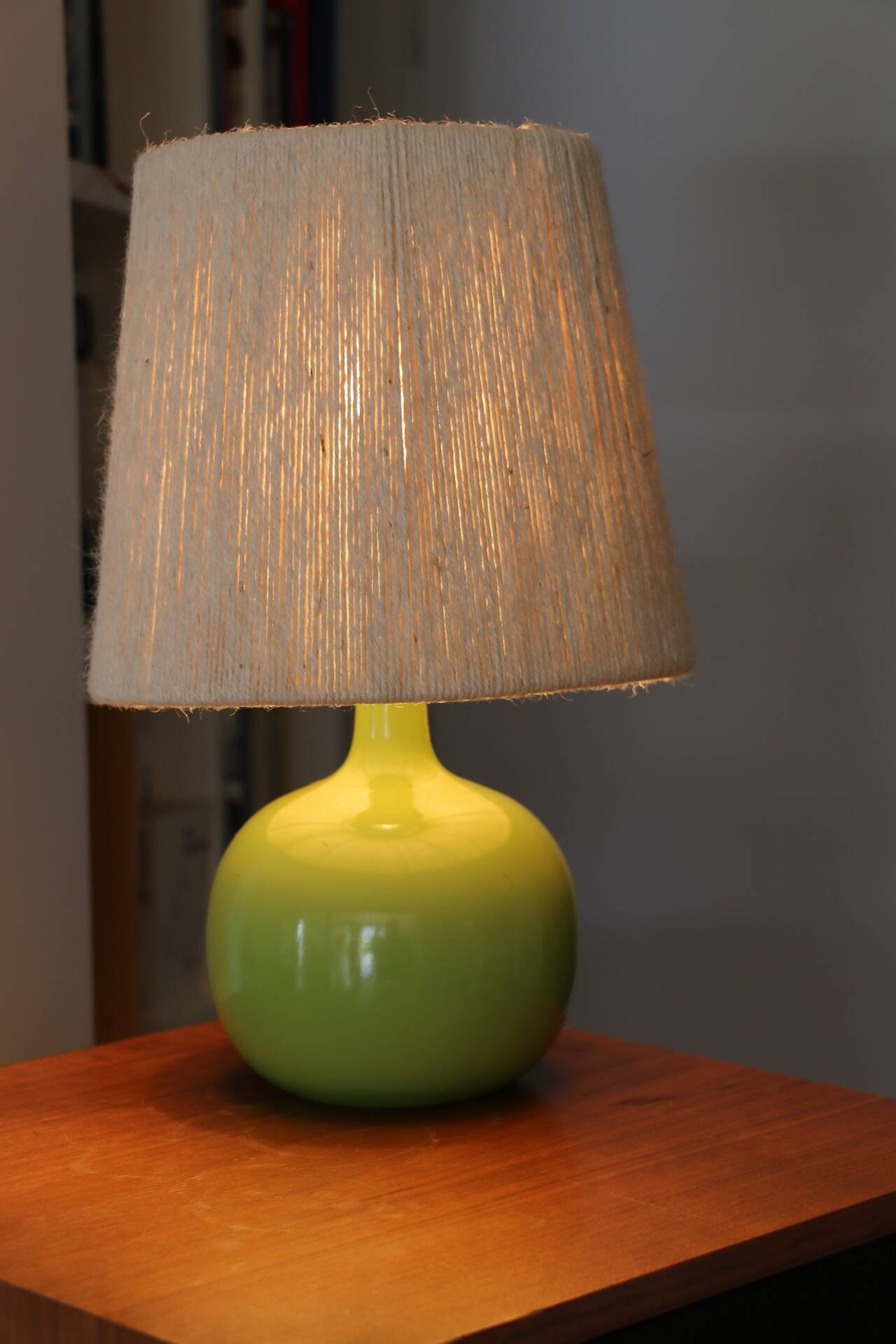 Green wooden lamp base (without lampshade)