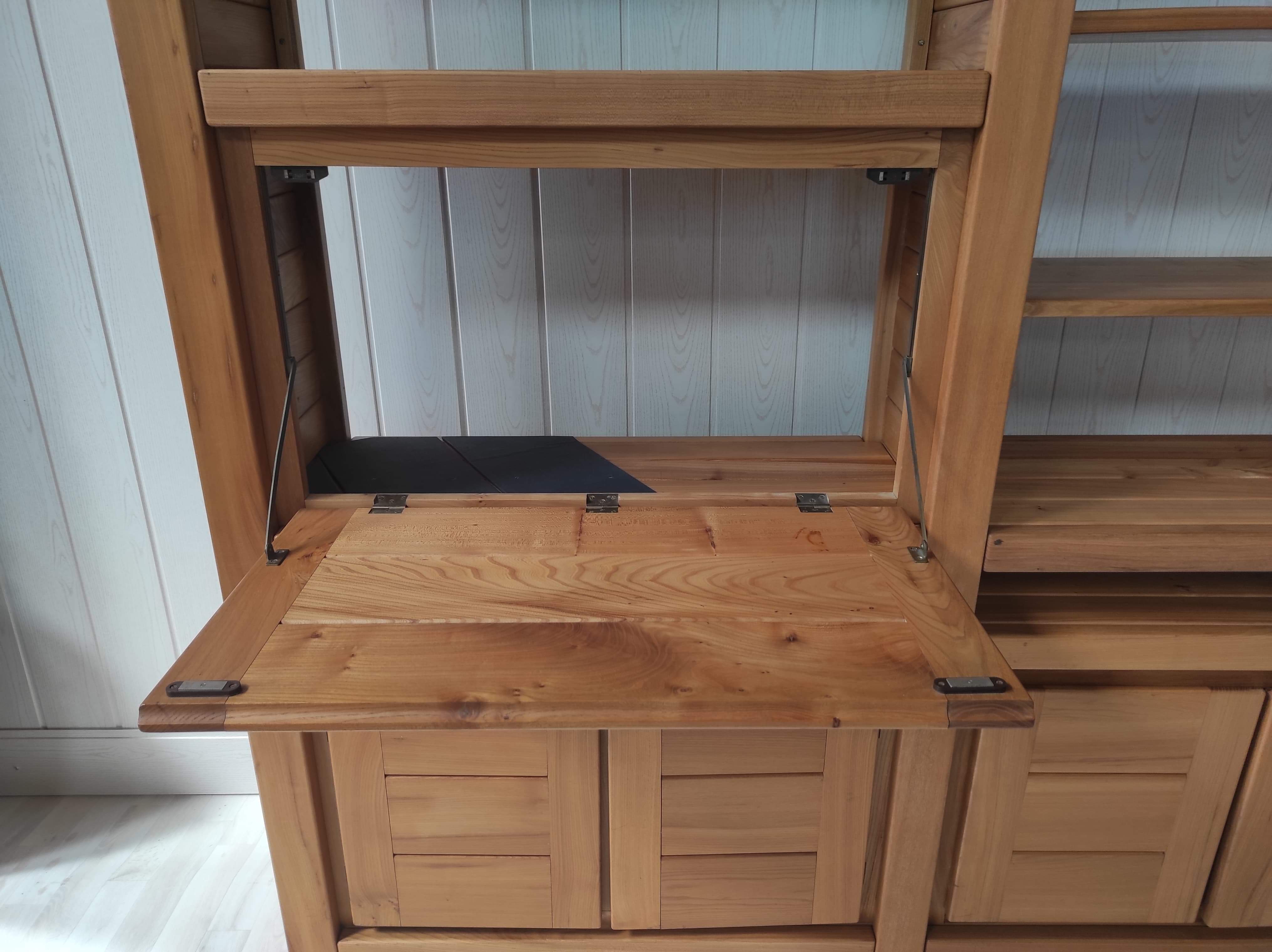 House Regain Library in solid elm