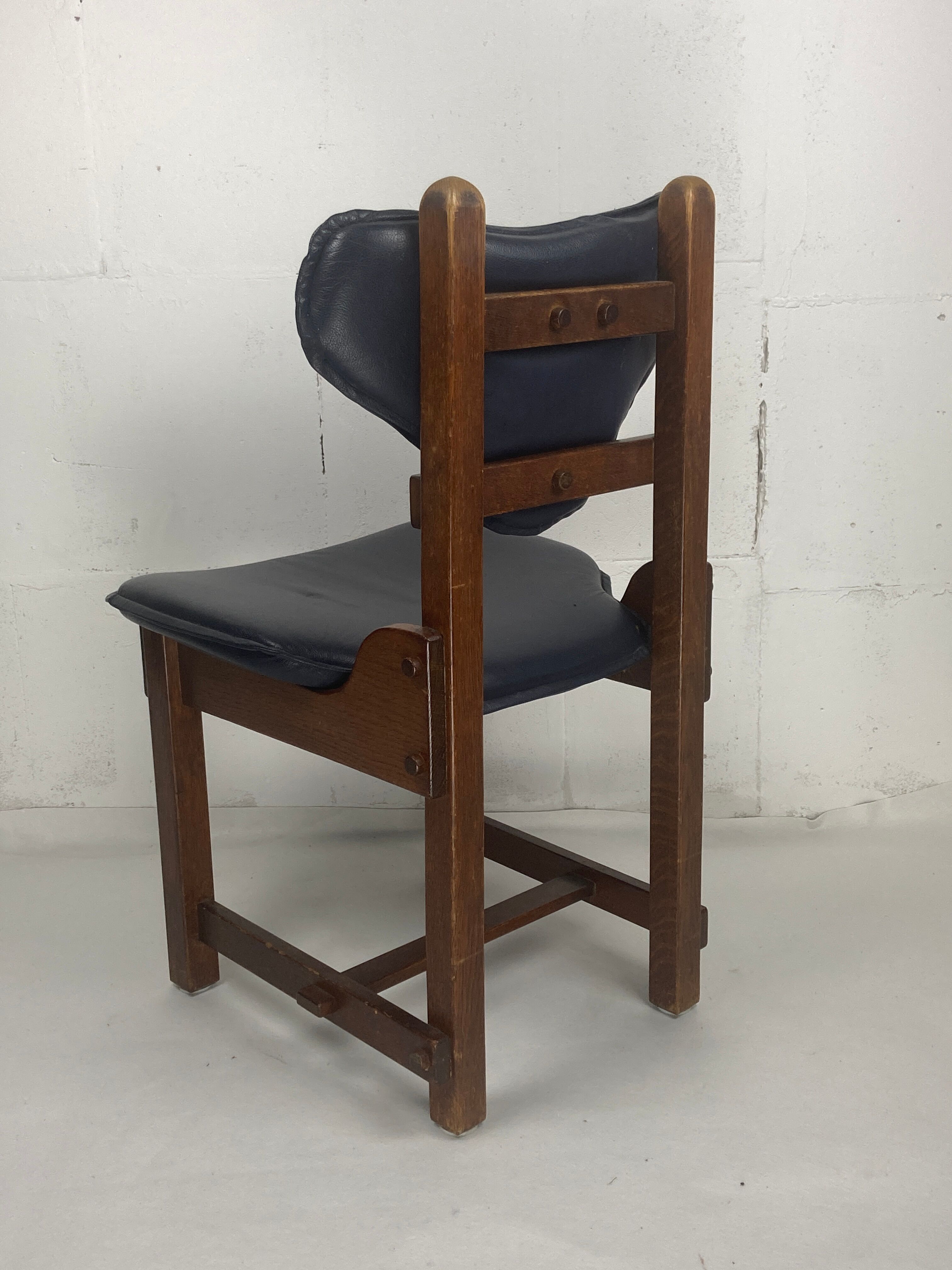Ensemble de 4 chaises de salle à manger brutalistes en chêne et cuir, années 1960