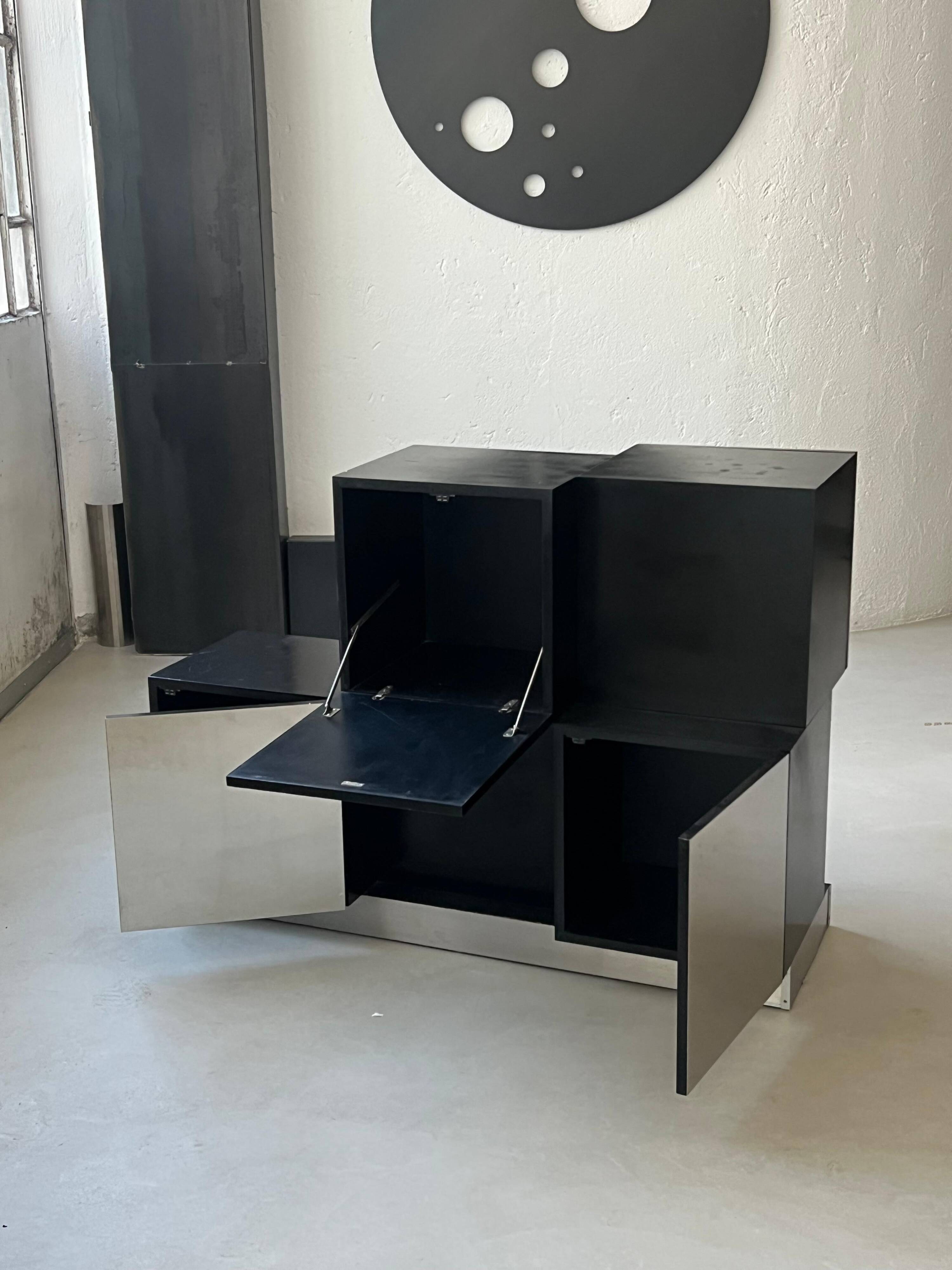 Cubes rétro des années 1970, bar et cabinet de rangement en noir et acier par Roberto Monsani