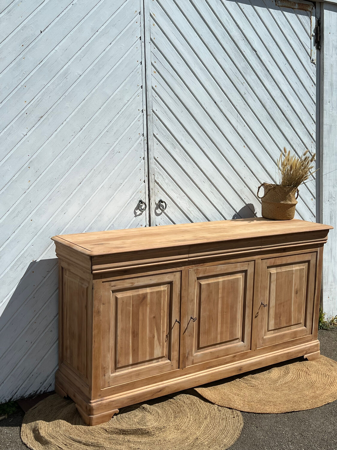 Enfilade / antique buffet in solid raw wood with 3 drawers.