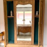 Mirror cabinet