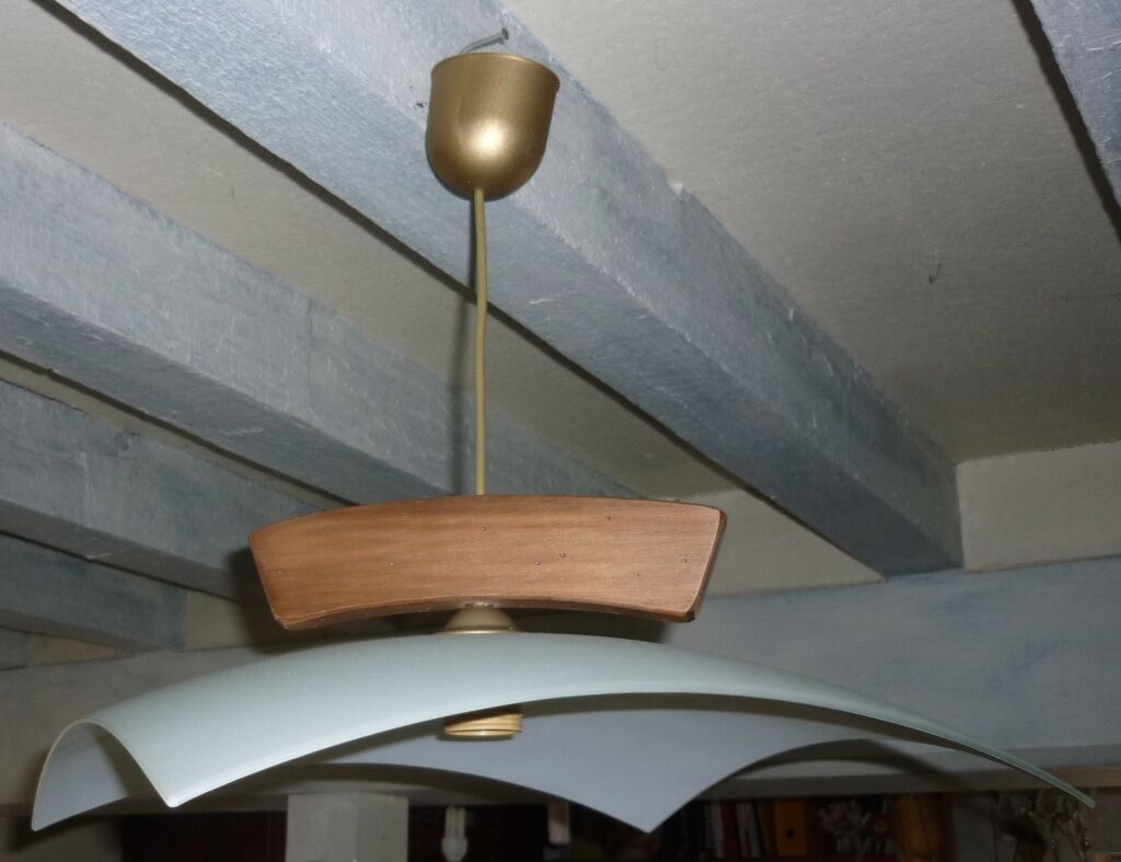 Modern graphic pendant lamp in opaque glass and wood