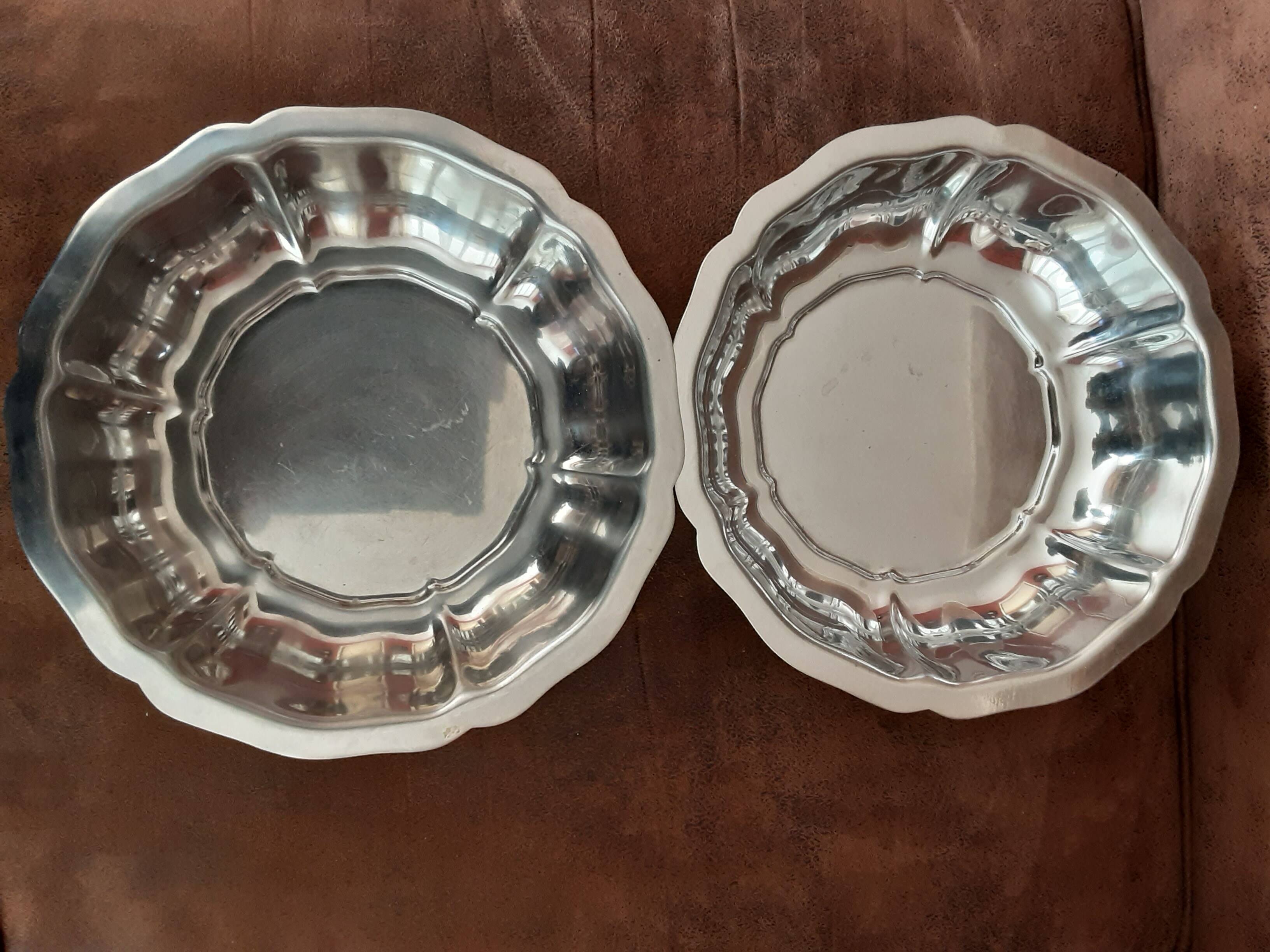 Set of 2 vintage stainless steel salad bowls