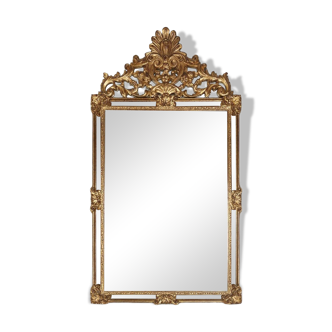 Large elegant gilted mirror with stunning ornamentation on the top, Deknudt Belgium, 1970