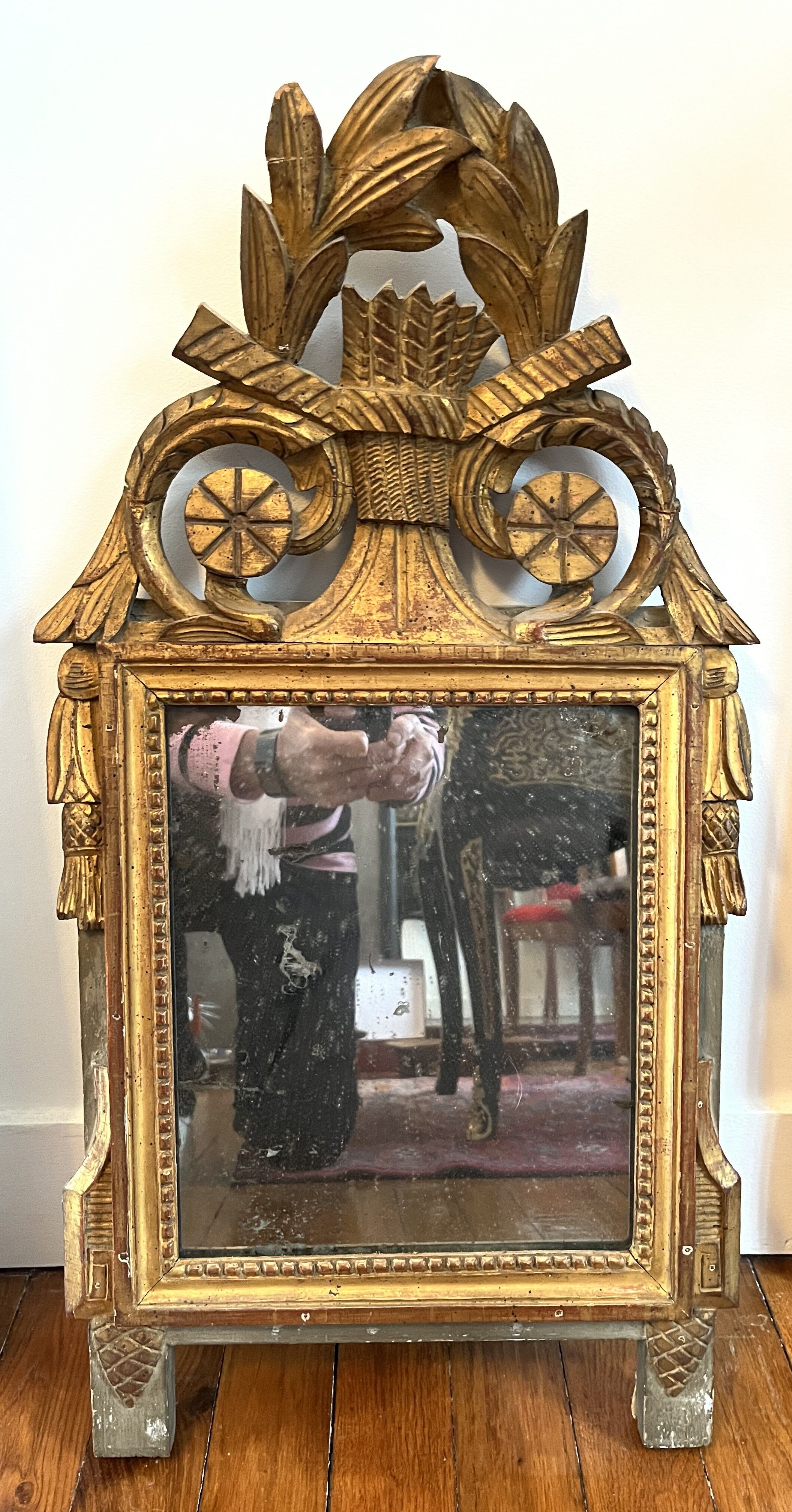 Miroir ancien en bois sculpté et doré XVIIIe, 68x35 cm