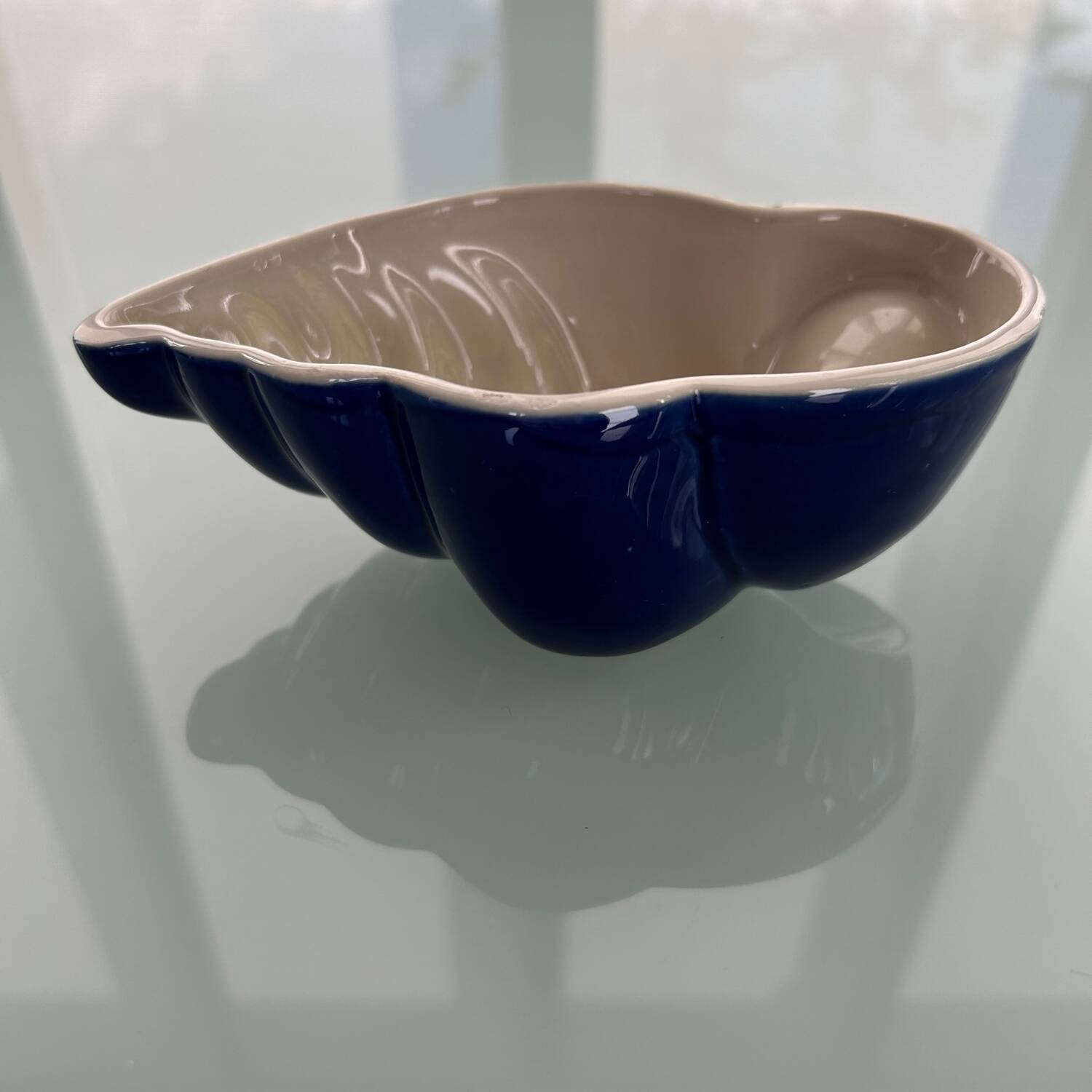 Shell pocket tray