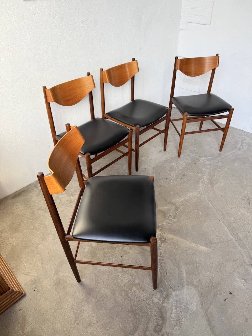 Set of 4 Italian chairs by Gianfranco Frattini.