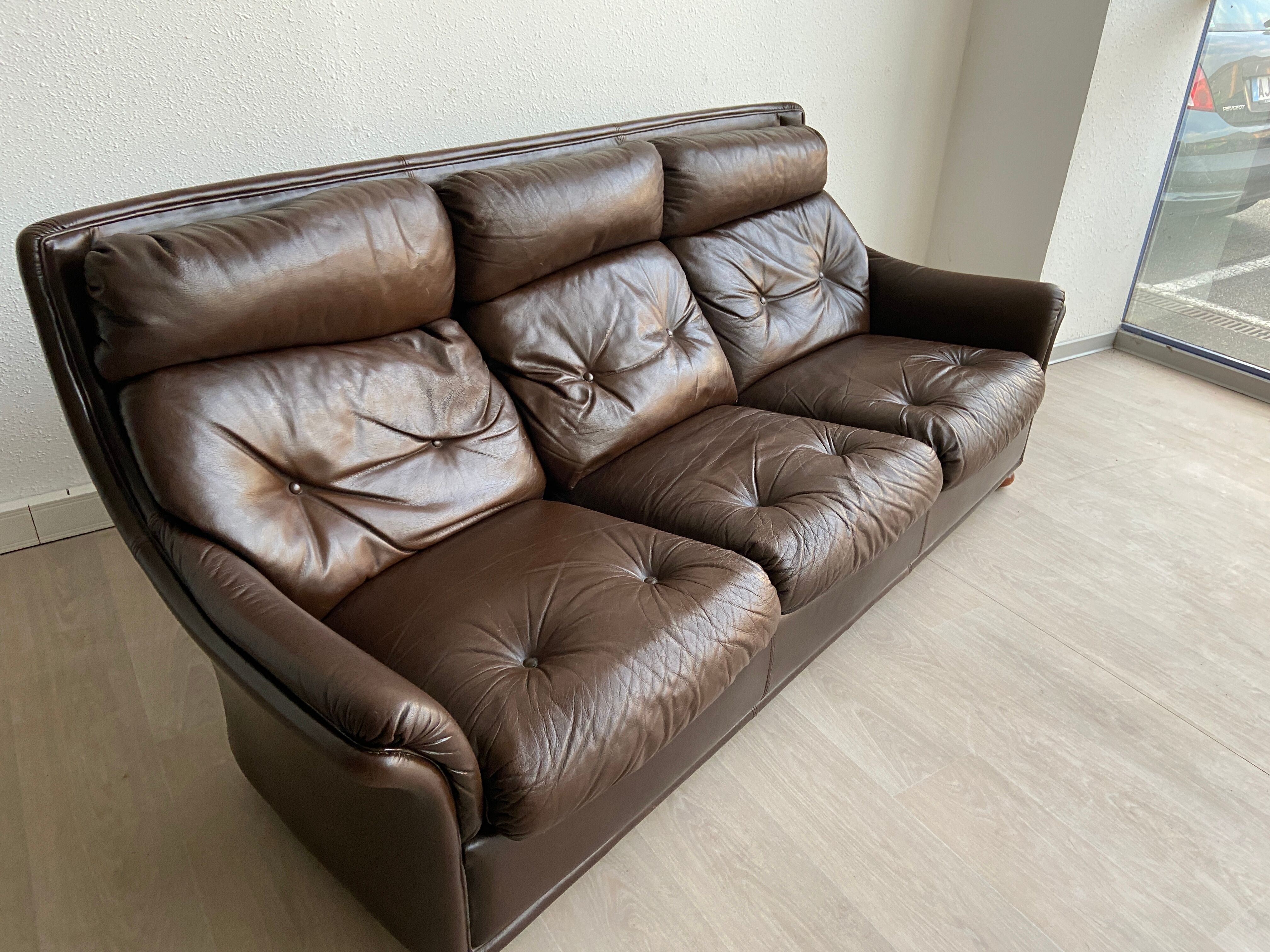 Vintage leather sofa Jacques Coulon 1960s