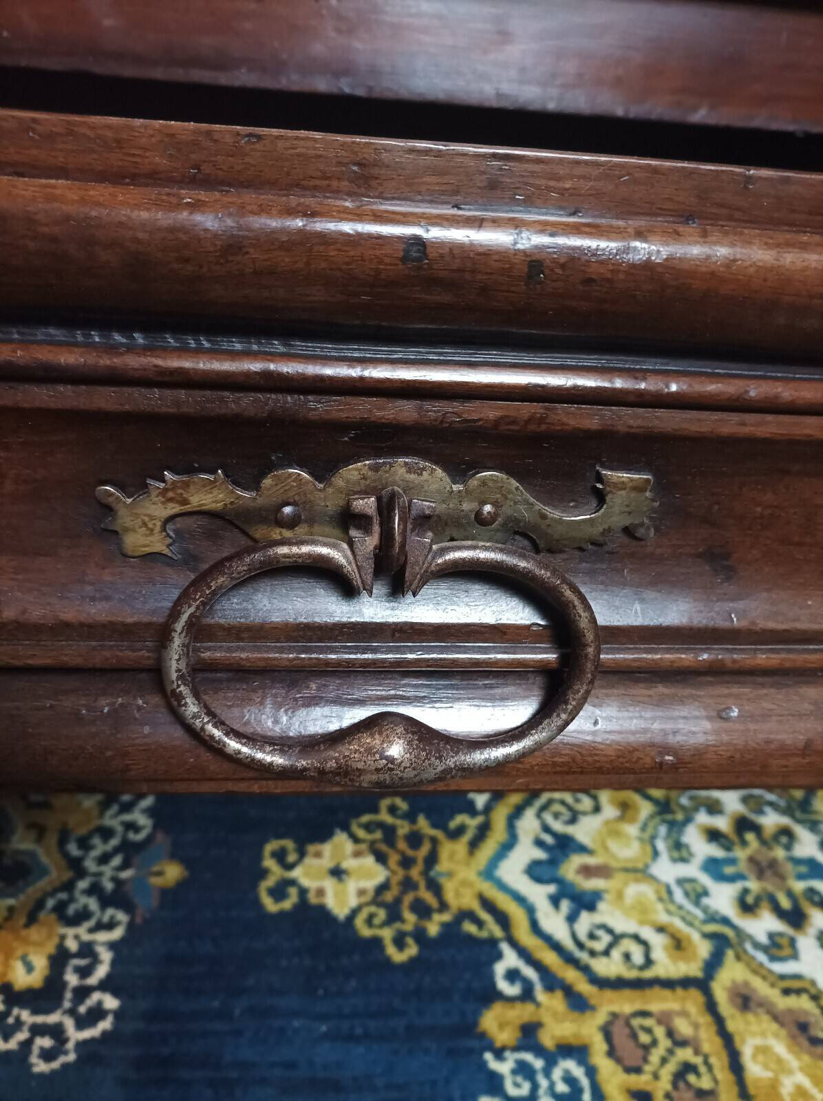 Standing man from the Louis XIII era in walnut with a diamond point.