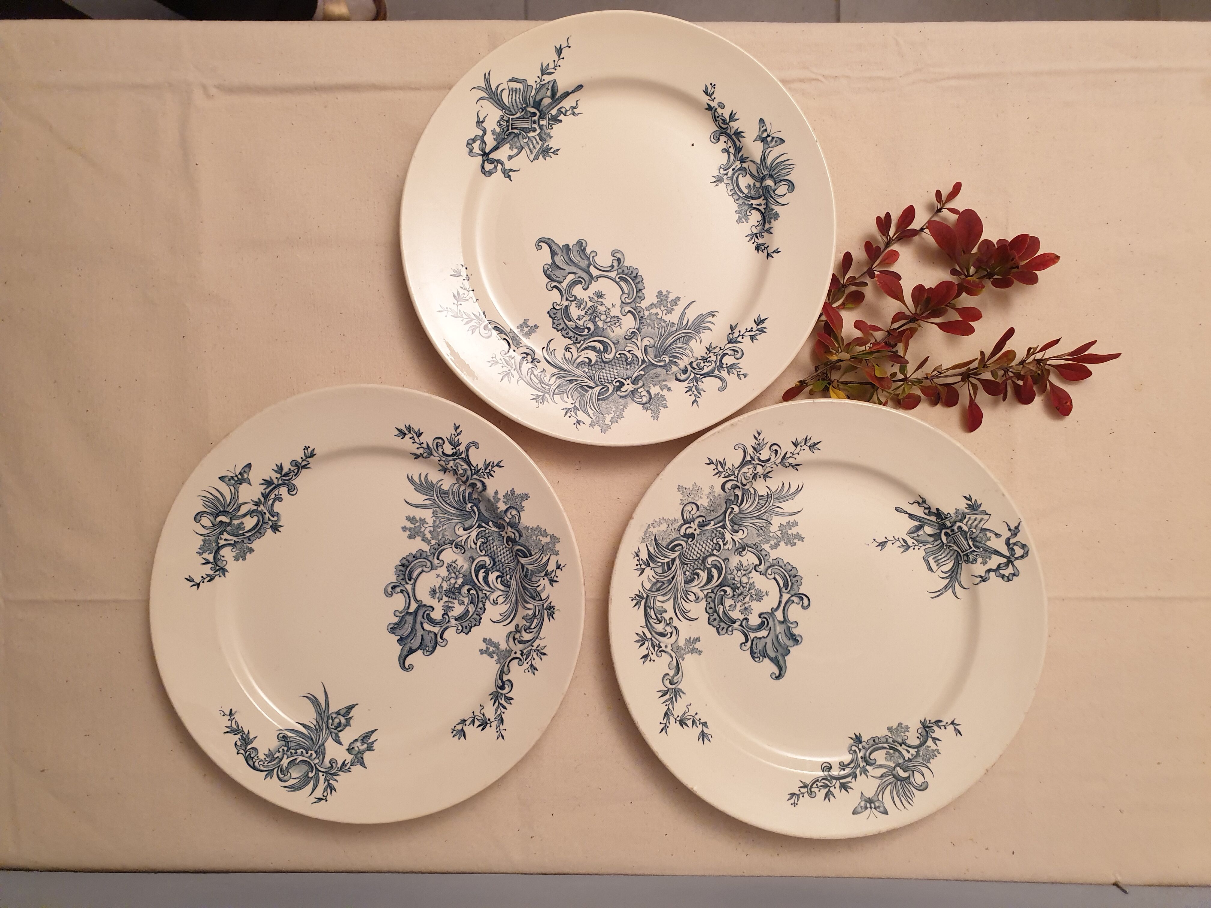 Trio of flat plates Boch brothers