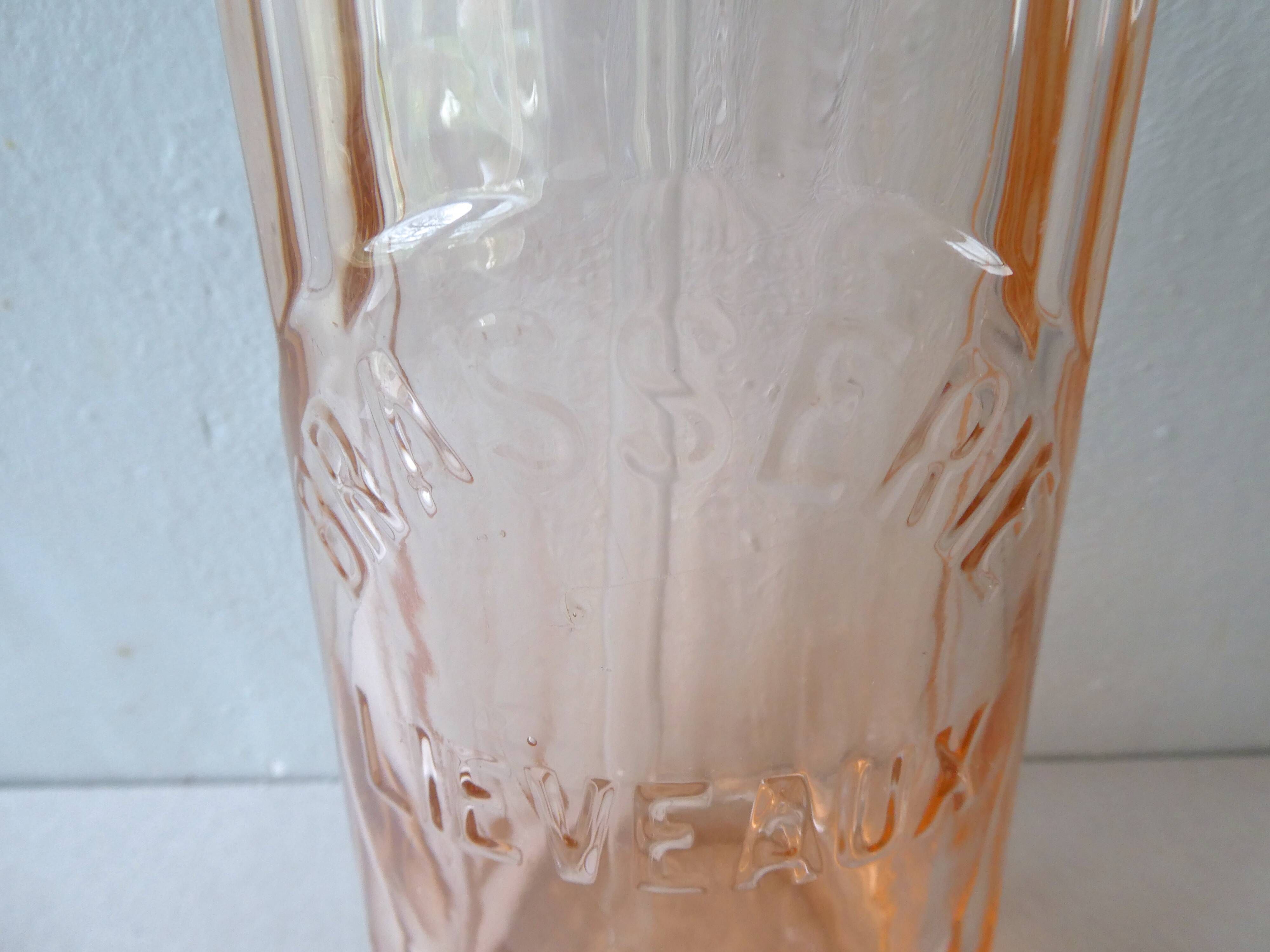 Siphon bouteille à eau de seltz, en verre rose, Lievaux à Noyon