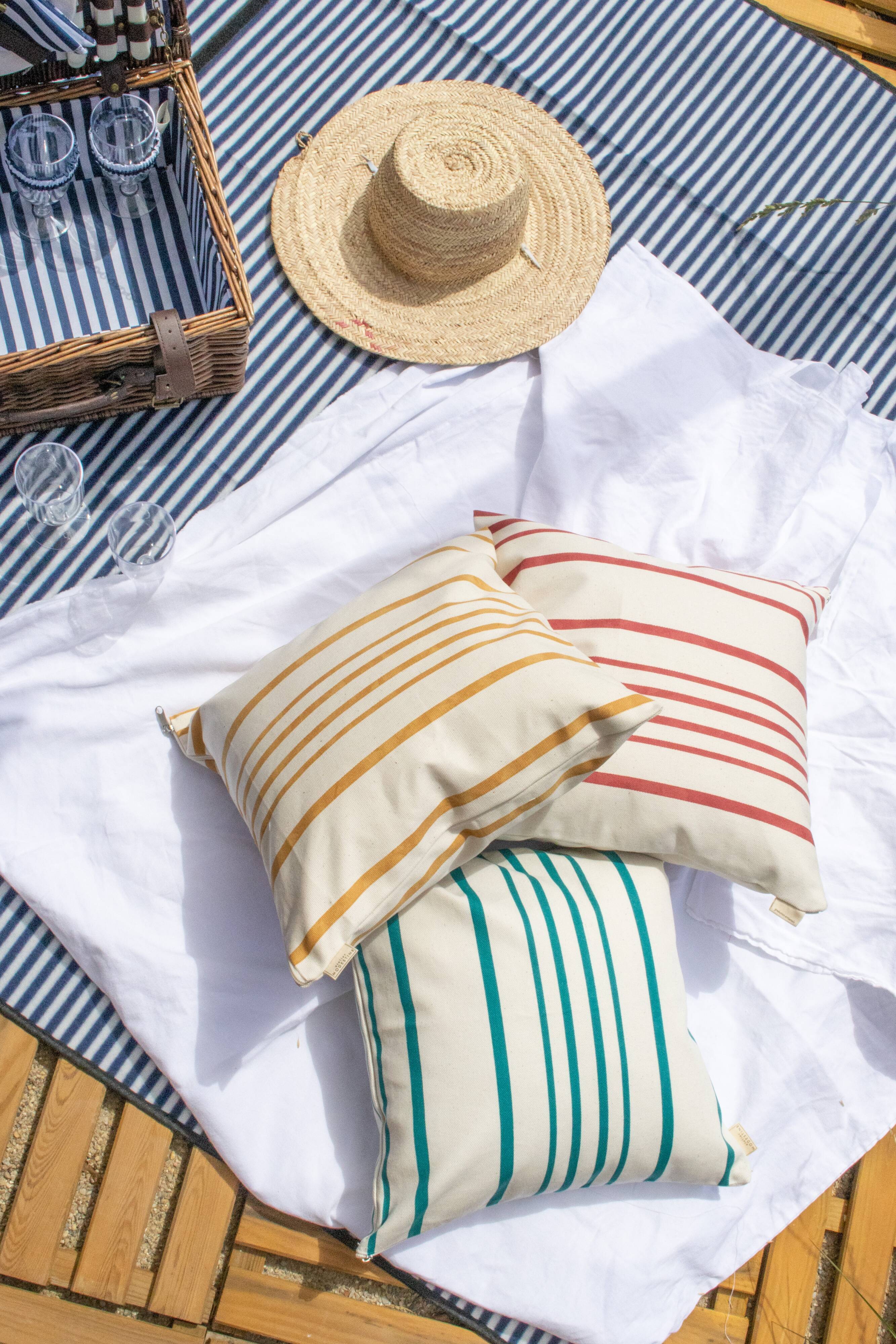 Cushion 40x40 striped red canvas