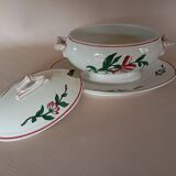 Covered sauce boat on Sarreguemines frame