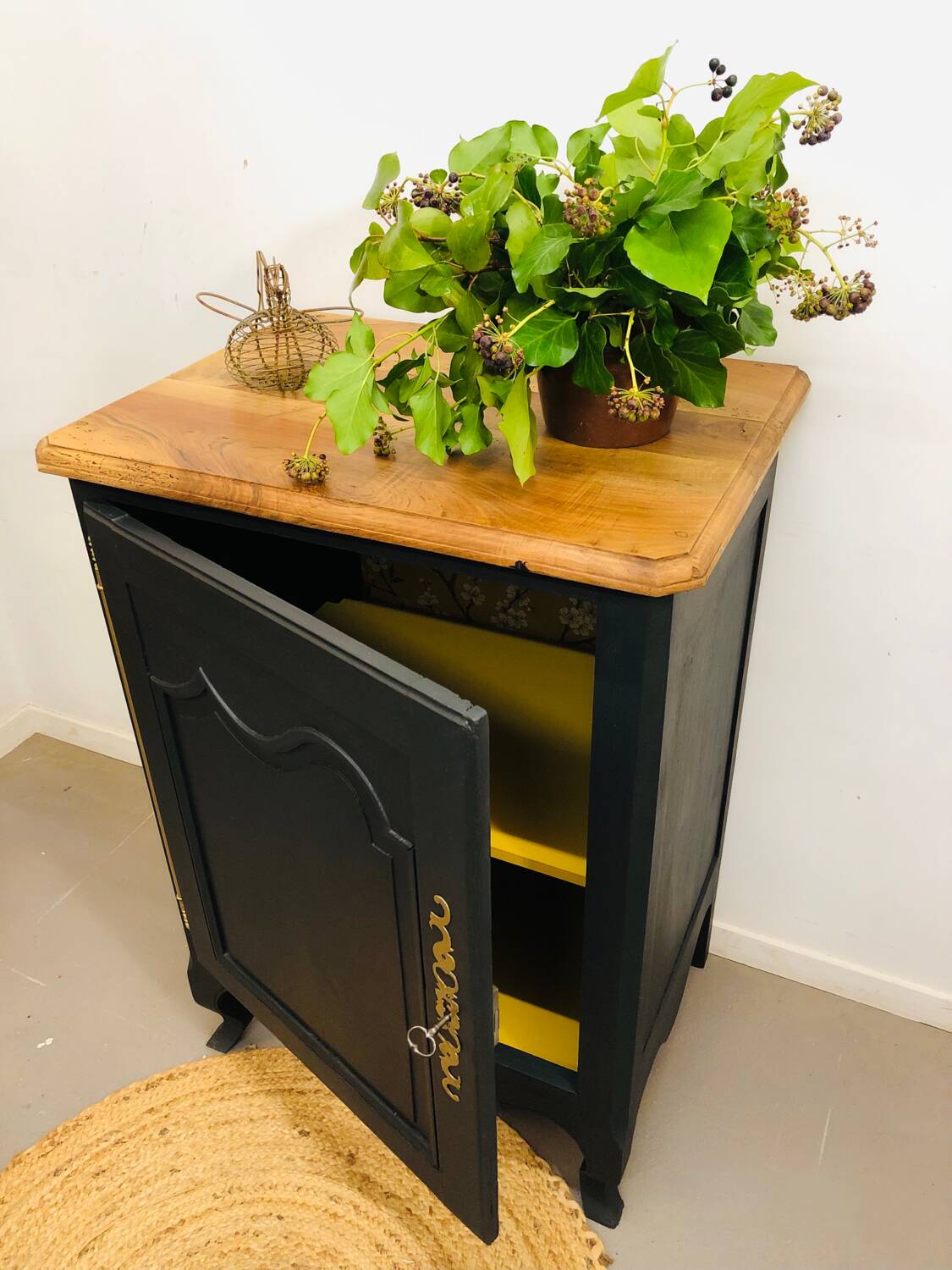 Confiturier en noyer massif