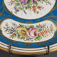 Plat porcelaine beau décor fleuri marque apocryphes de  Sèvres BS
