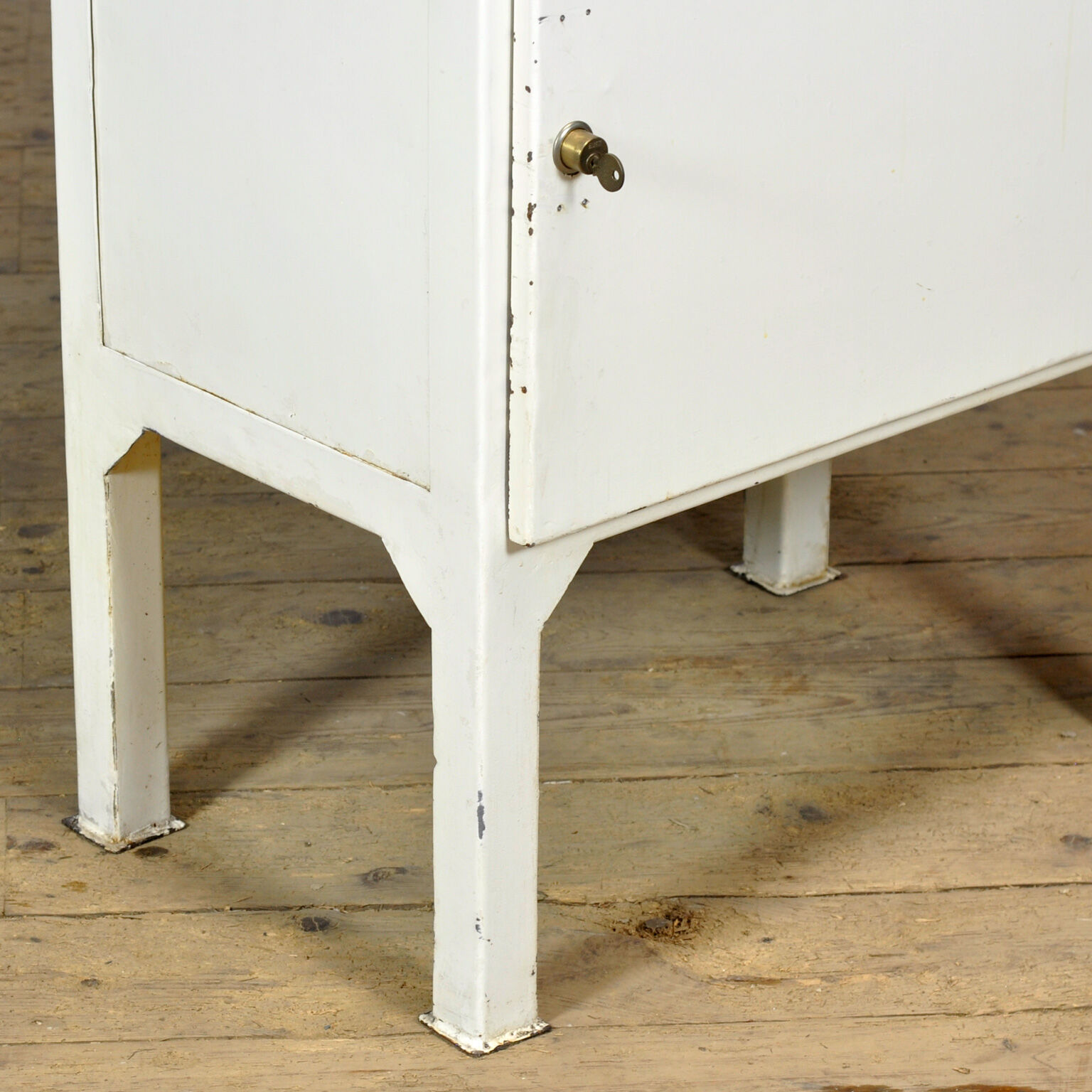 Vintage medicine cabinet, 1970s