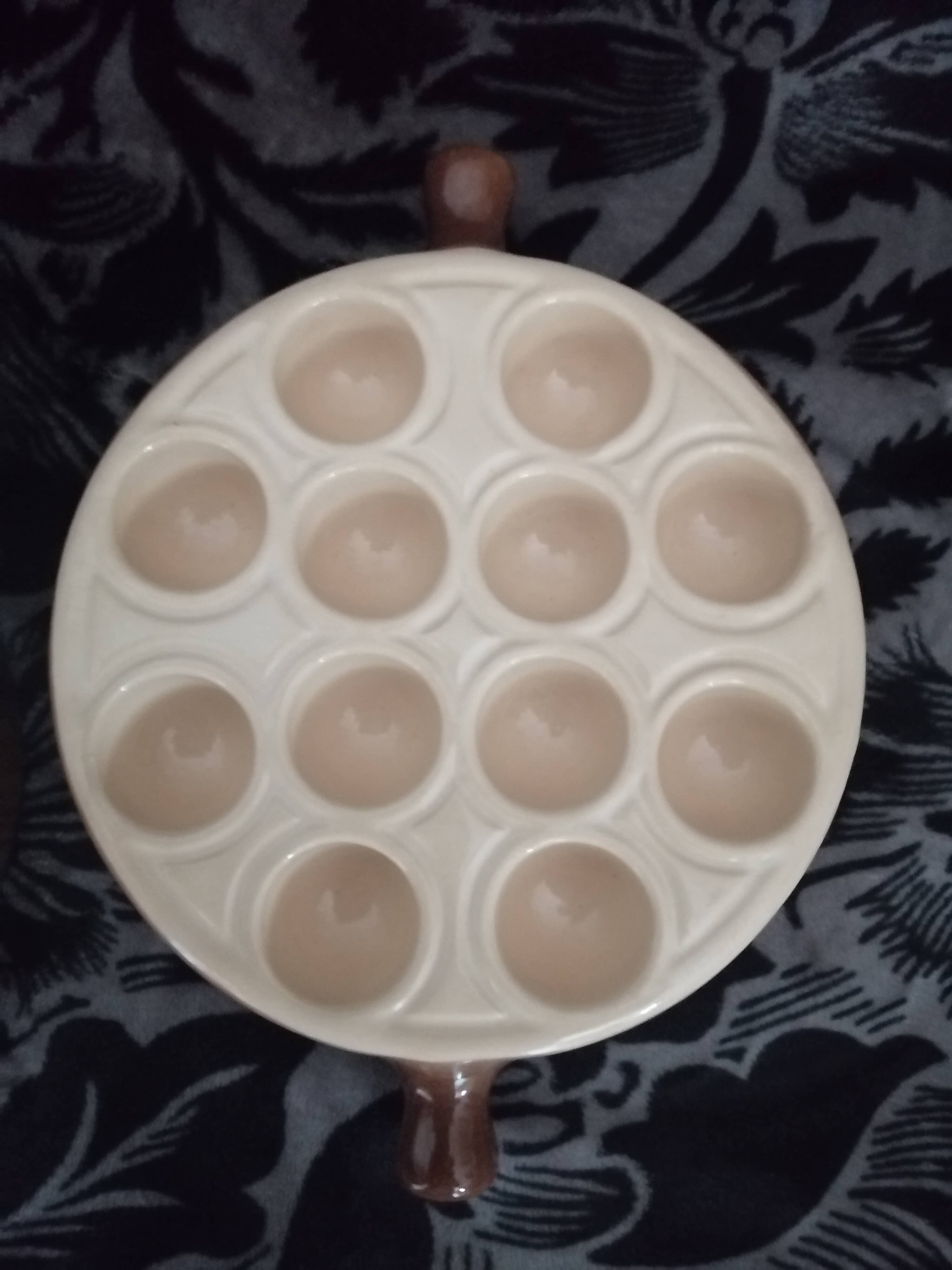 Set of 2 ceramic snail dishes