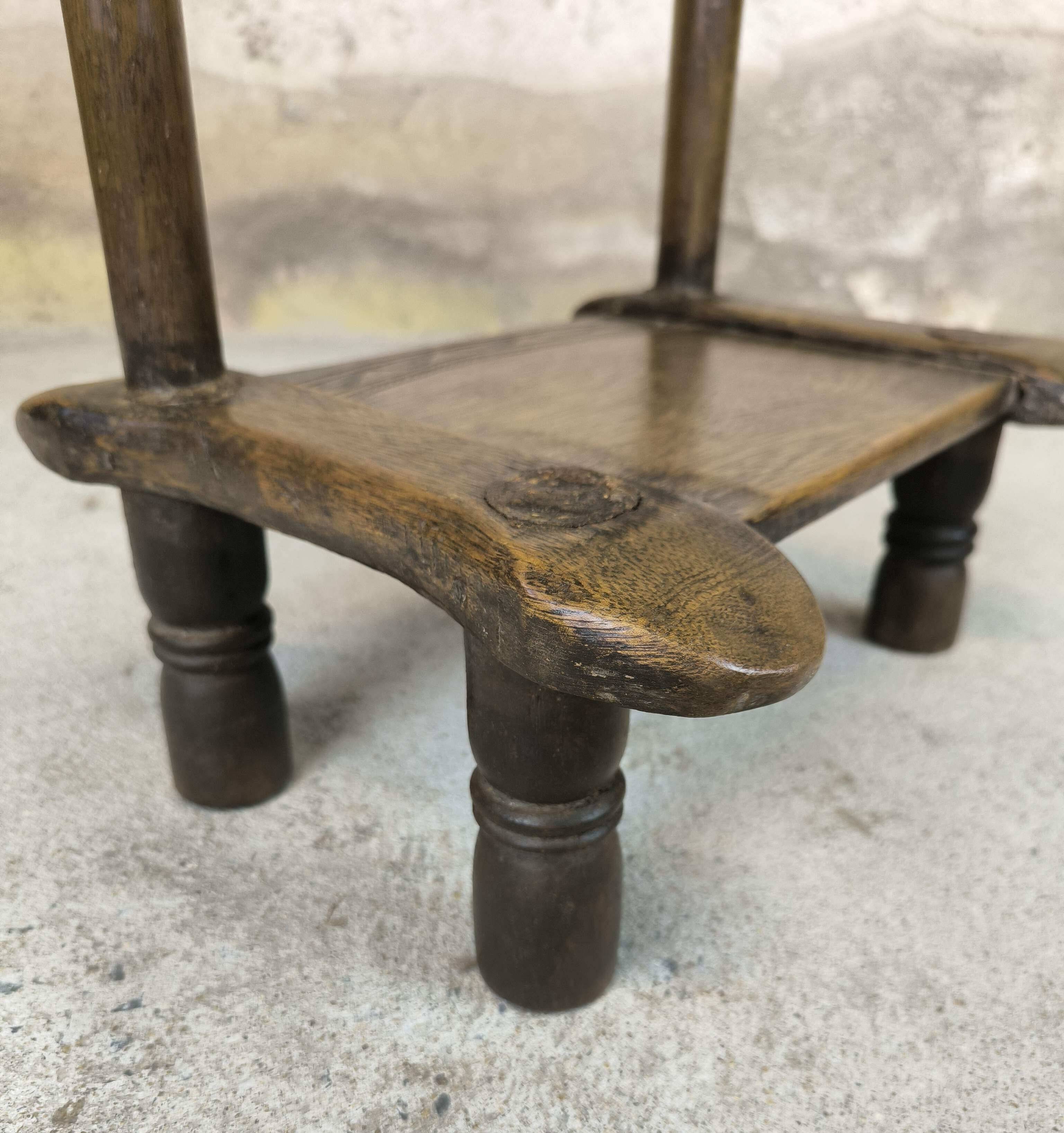 Petite chaise baoulé en bois